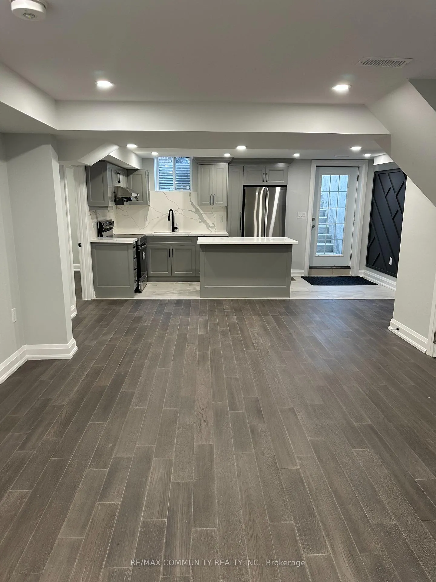 Photo 8 of Unit Bsmt, 100 Westminster Circle, Barrie, Innis-Shore — HOMEH