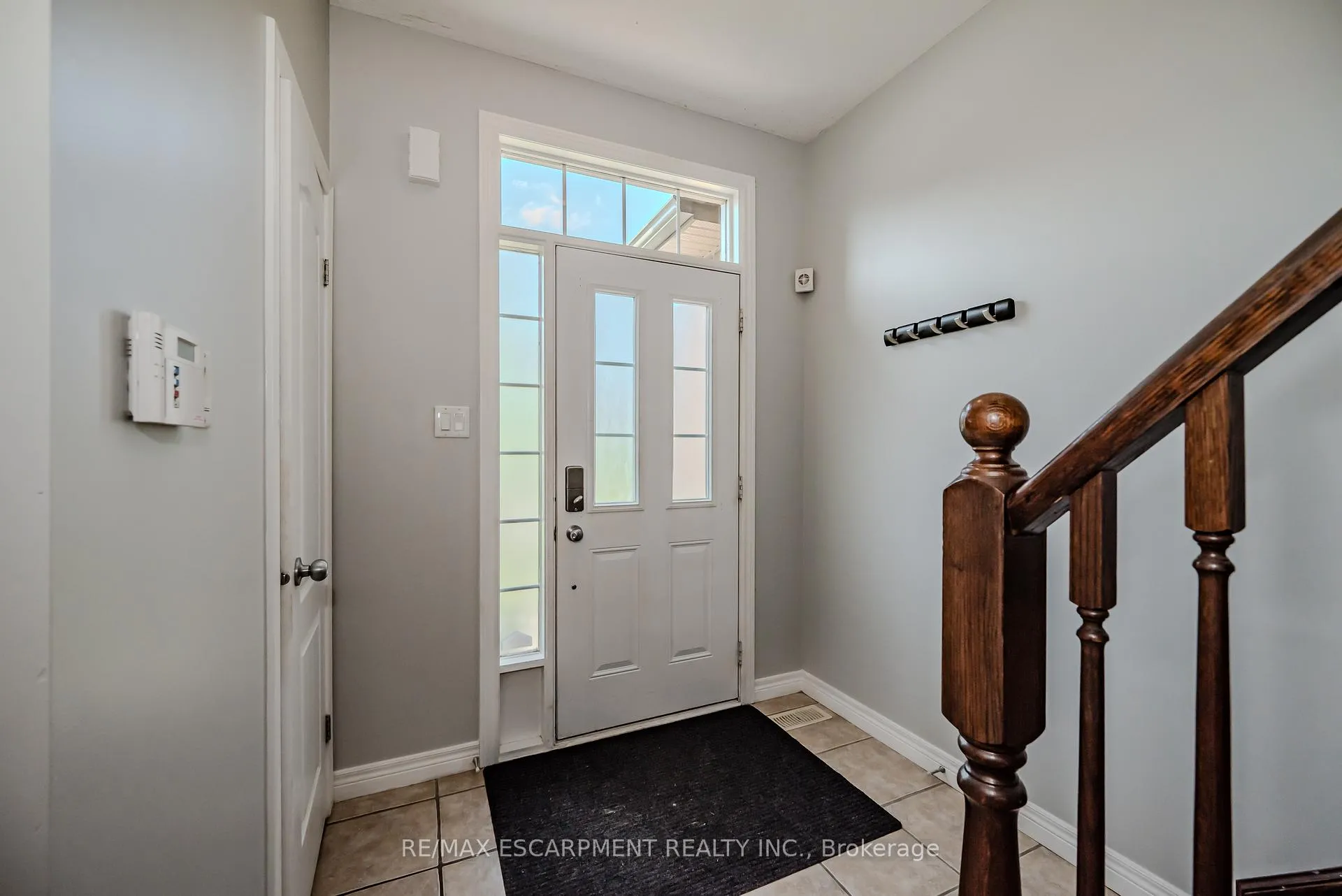 Photo 3 of 56 Liddycoat Lane, Hamilton, Ancaster — HOMEH