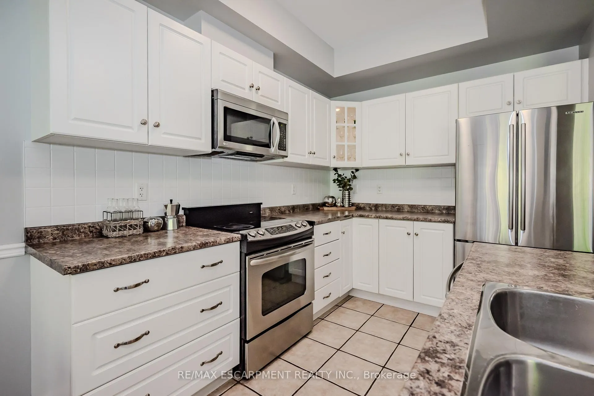 Photo 13 of 56 Liddycoat Lane, Hamilton, Ancaster — HOMEH