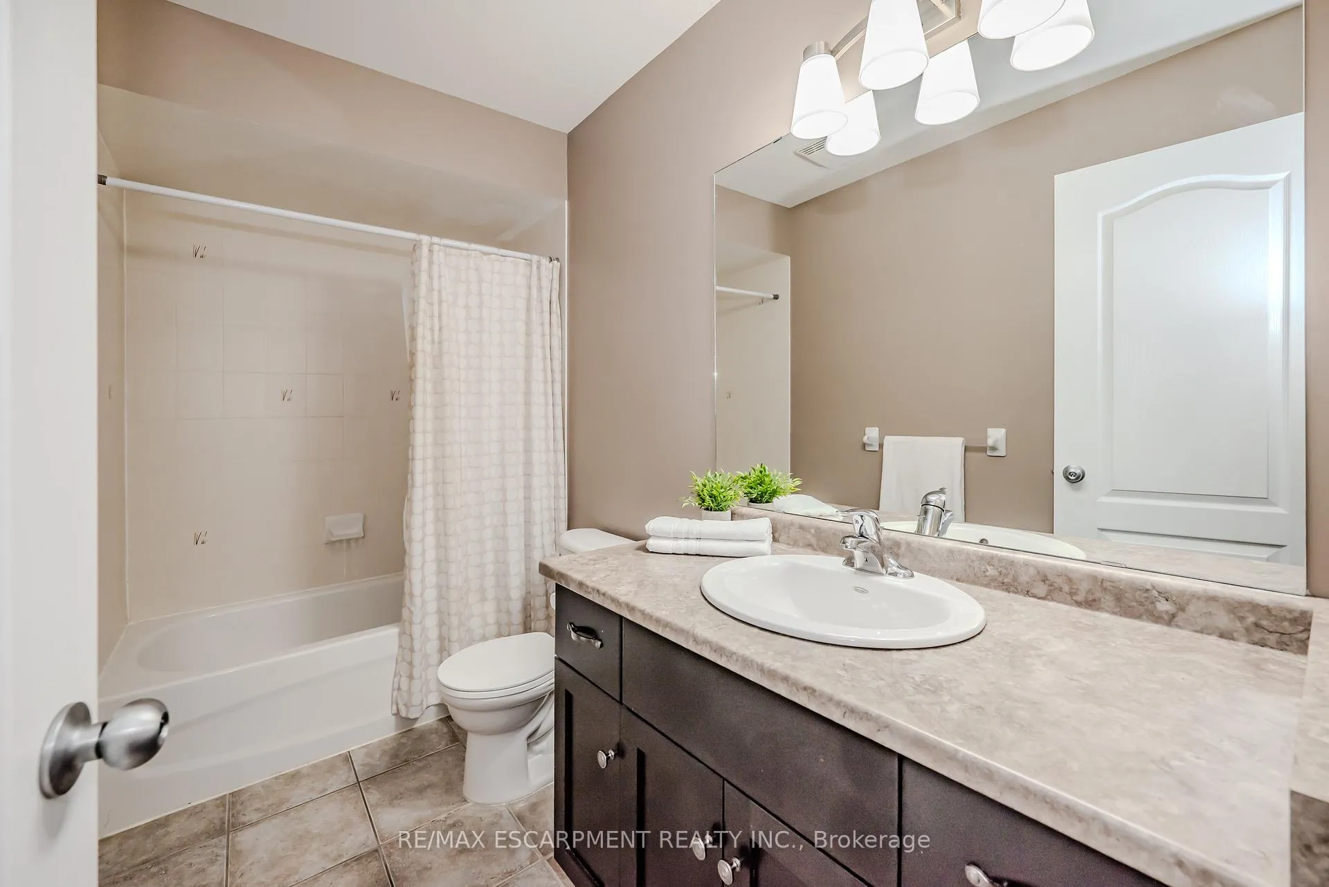 Photo 36 of 56 Liddycoat Lane, Hamilton, Ancaster — HOMEH