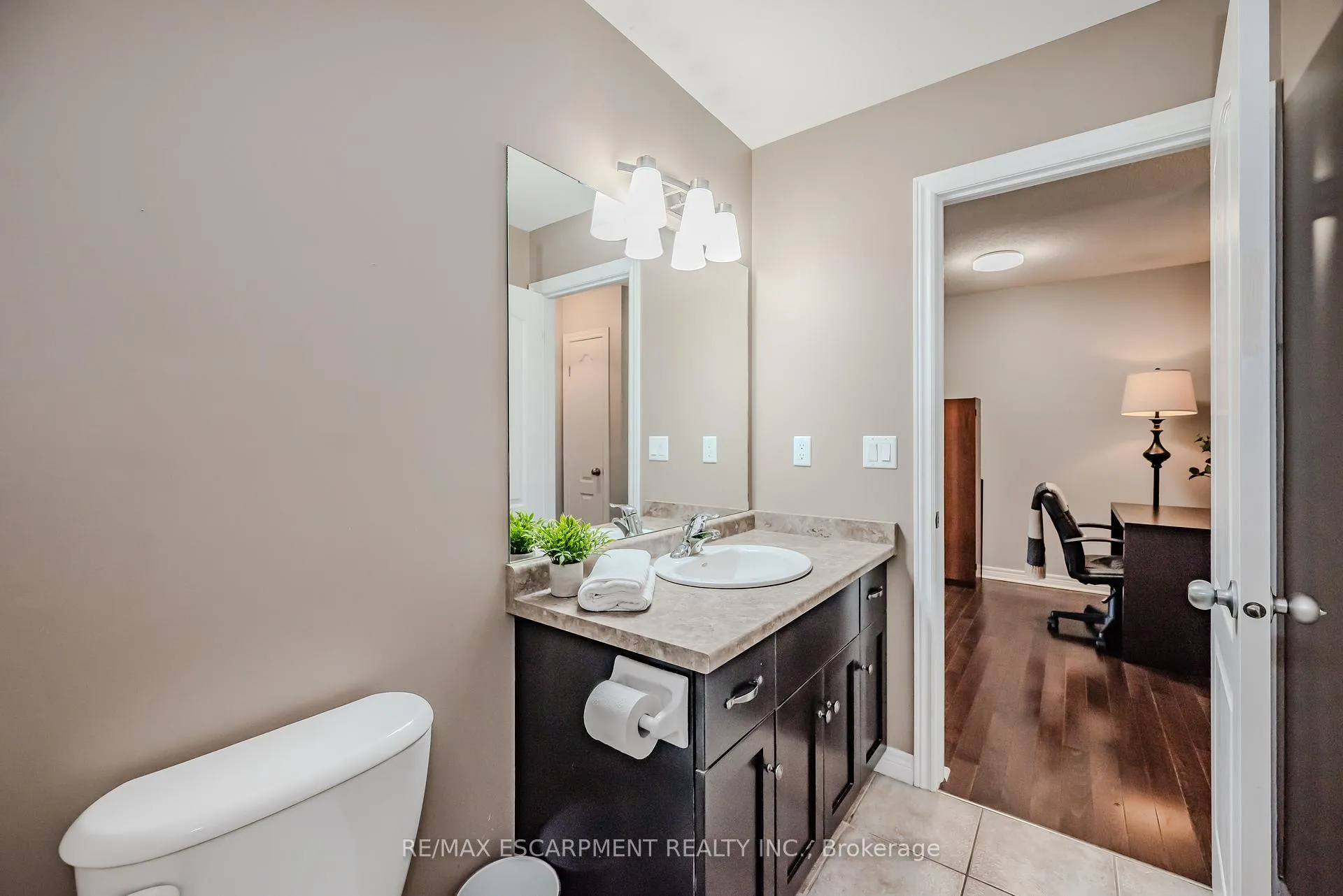 Photo 37 of 56 Liddycoat Lane, Hamilton, Ancaster — HOMEH