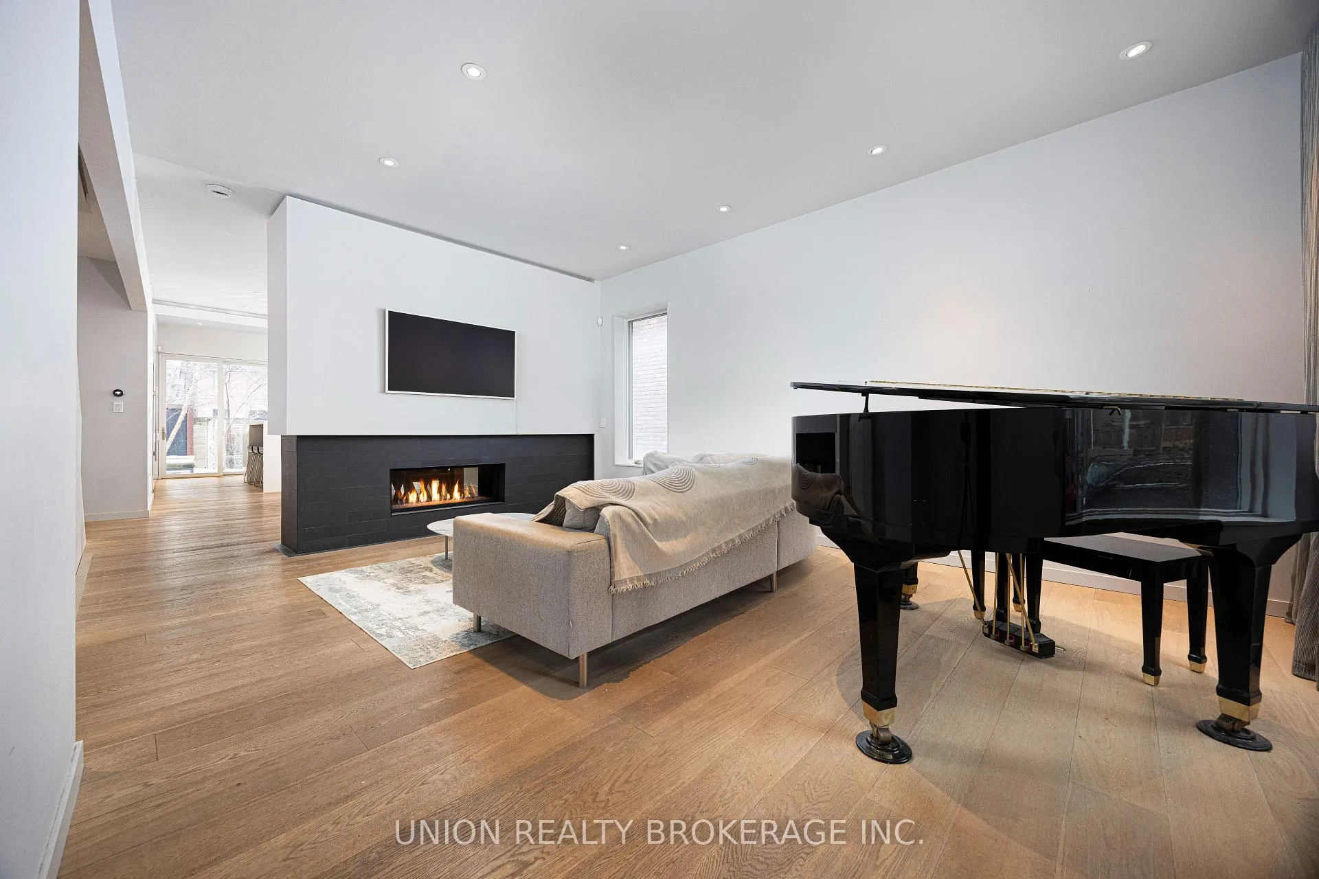 Photo 4 of 19 Brooklyn Avenue, Toronto, South Riverdale — HOMEH