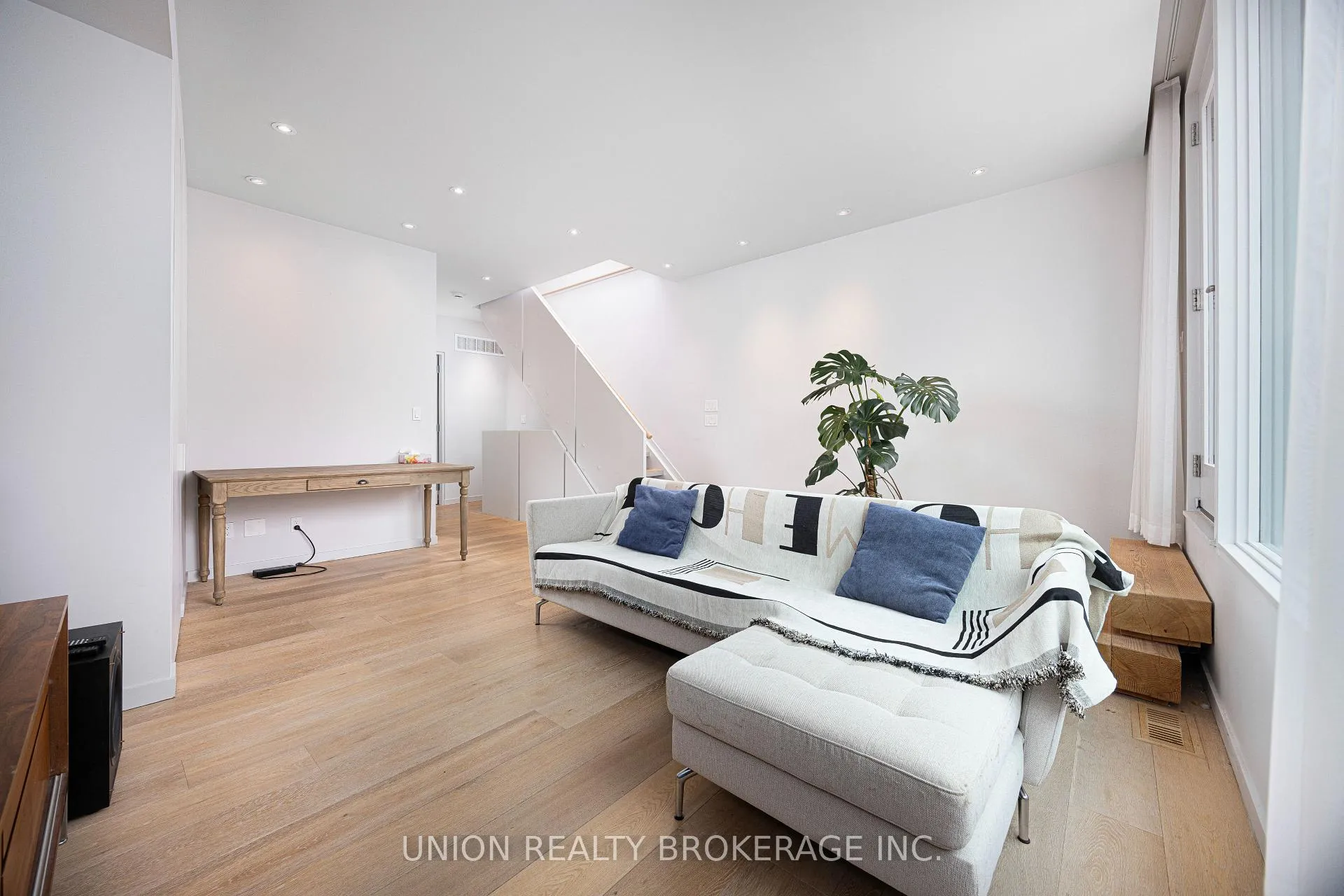 Photo 18 of 19 Brooklyn Avenue, Toronto, South Riverdale — HOMEH