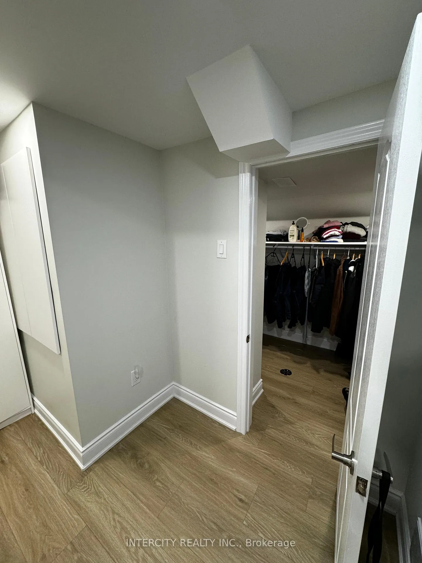 Photo 7 of 26 Block Road, Brampton, Northwest Brampton — HOMEH