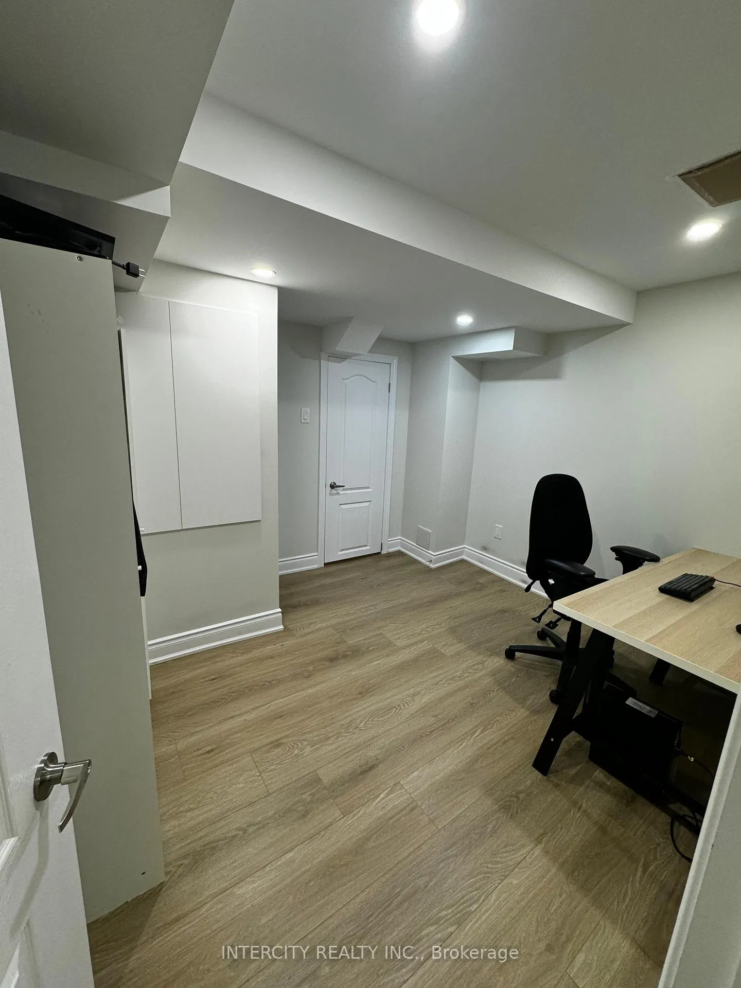 Photo 11 of 26 Block Road, Brampton, Northwest Brampton — HOMEH