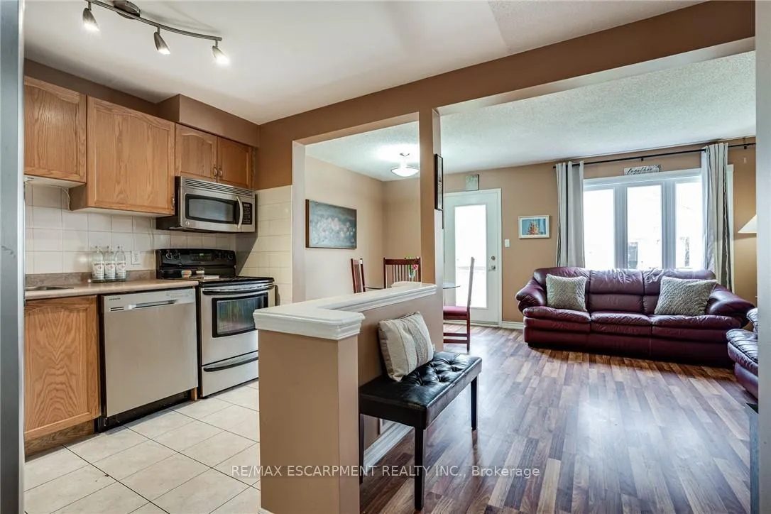 Photo 3 of Unit 11, 1809 Upper Wentworth Street, Hamilton, Allison — HOMEH
