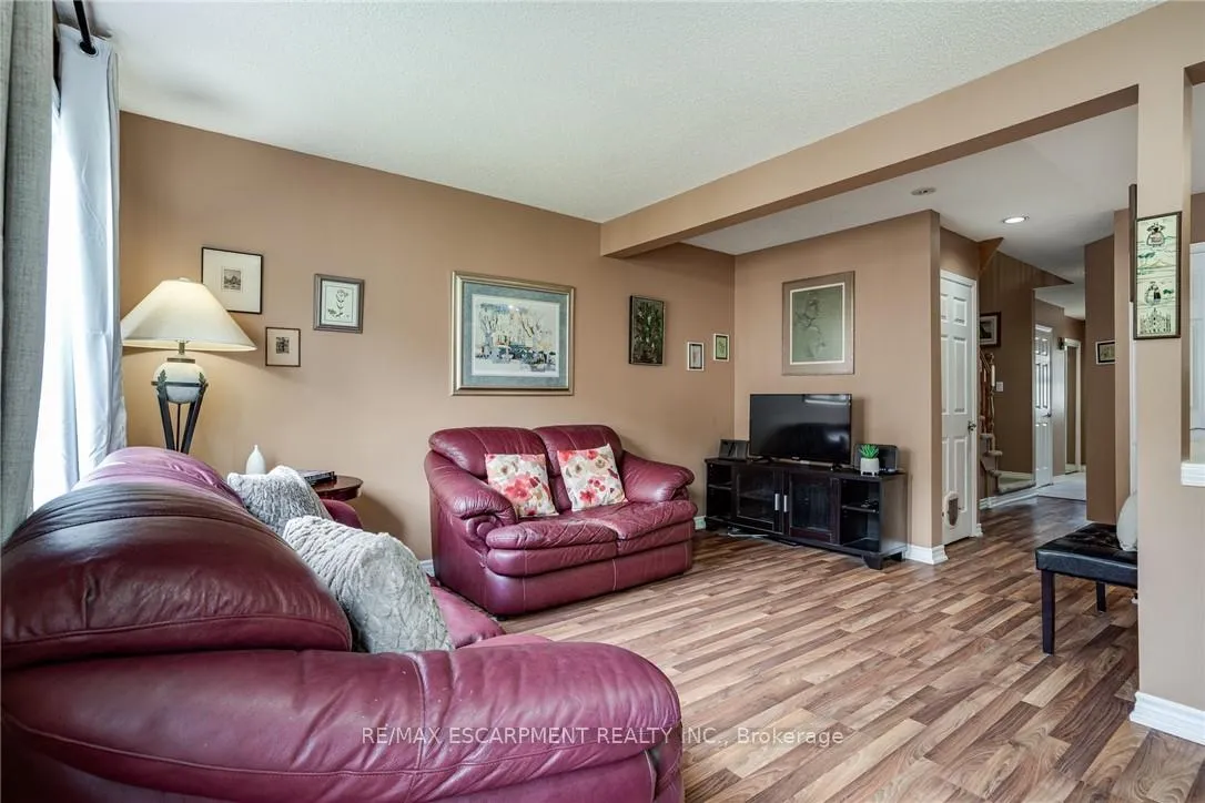 Photo 5 of Unit 11, 1809 Upper Wentworth Street, Hamilton, Allison — HOMEH