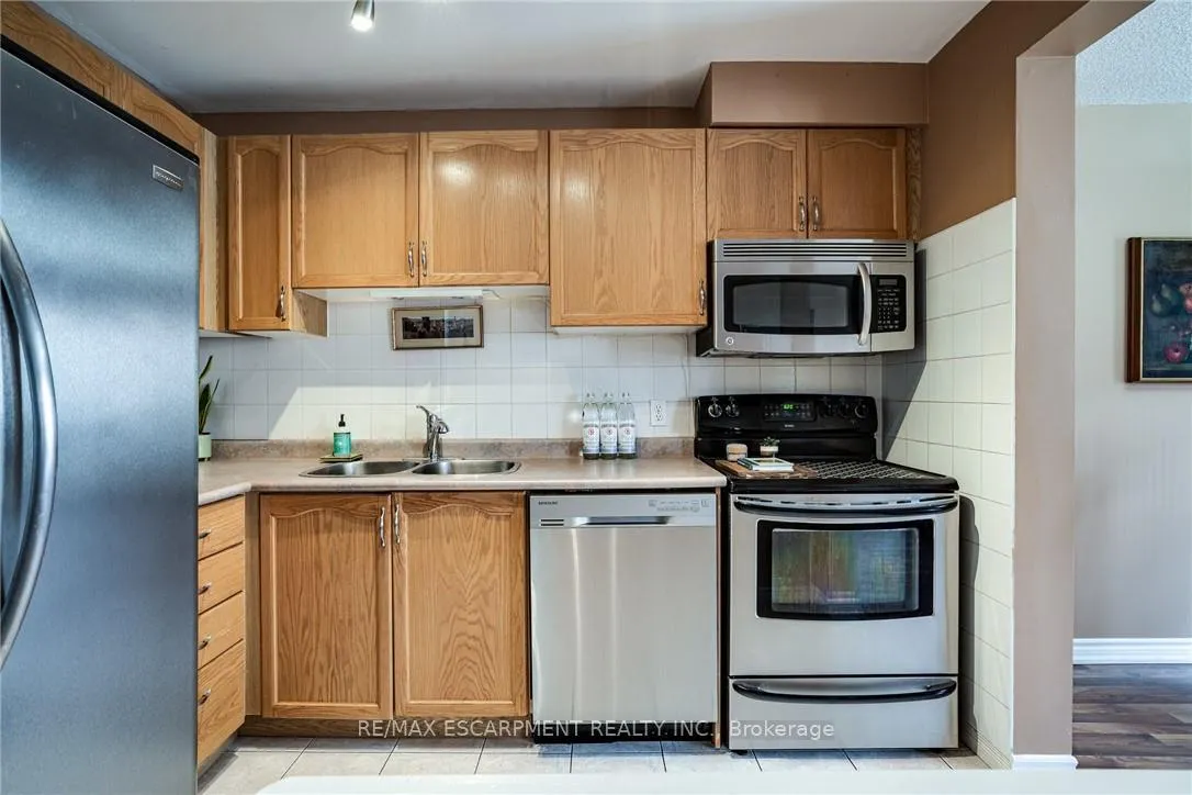 Photo 14 of Unit 11, 1809 Upper Wentworth Street, Hamilton, Allison — HOMEH