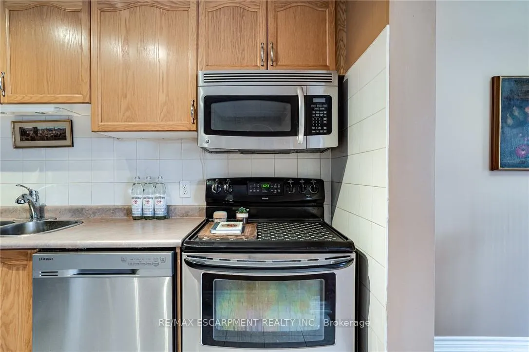 Photo 15 of Unit 11, 1809 Upper Wentworth Street, Hamilton, Allison — HOMEH
