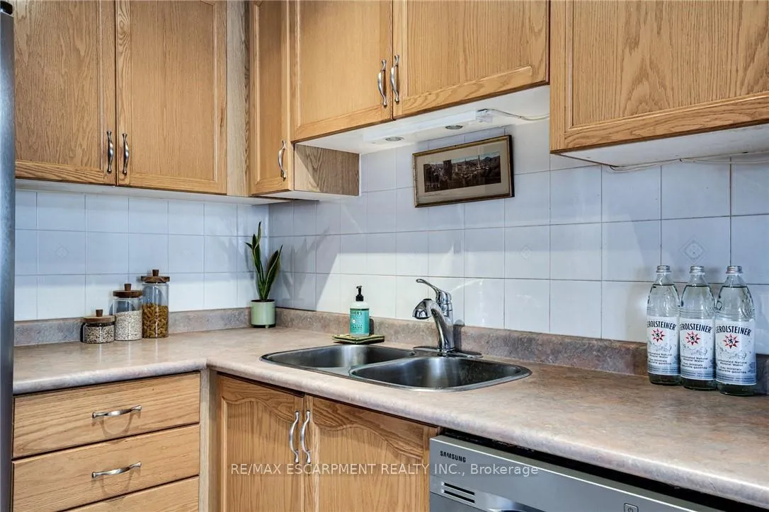 Photo 16 of Unit 11, 1809 Upper Wentworth Street, Hamilton, Allison — HOMEH