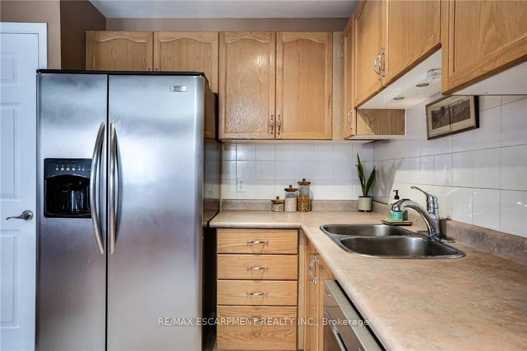 Photo 17 of Unit 11, 1809 Upper Wentworth Street, Hamilton, Allison — HOMEH