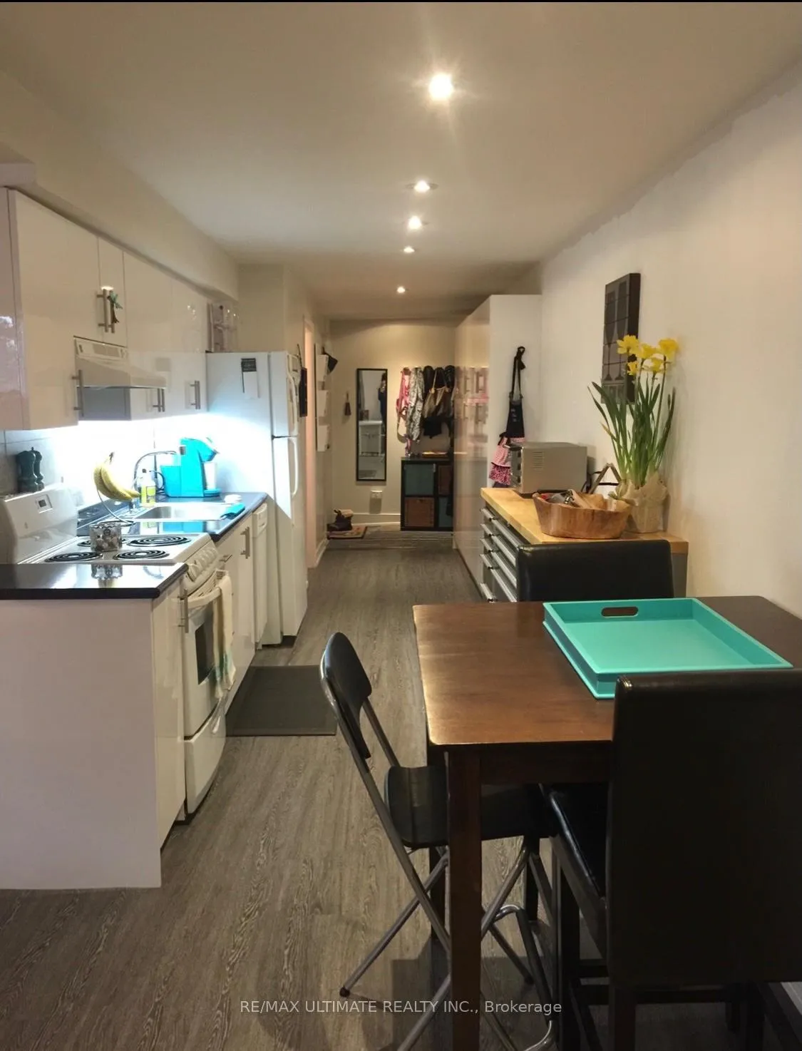 Photo 5 of Unit Unit 4 (Basement Unit), 8 Avion Avenue, Toronto, The Beaches — HOMEH