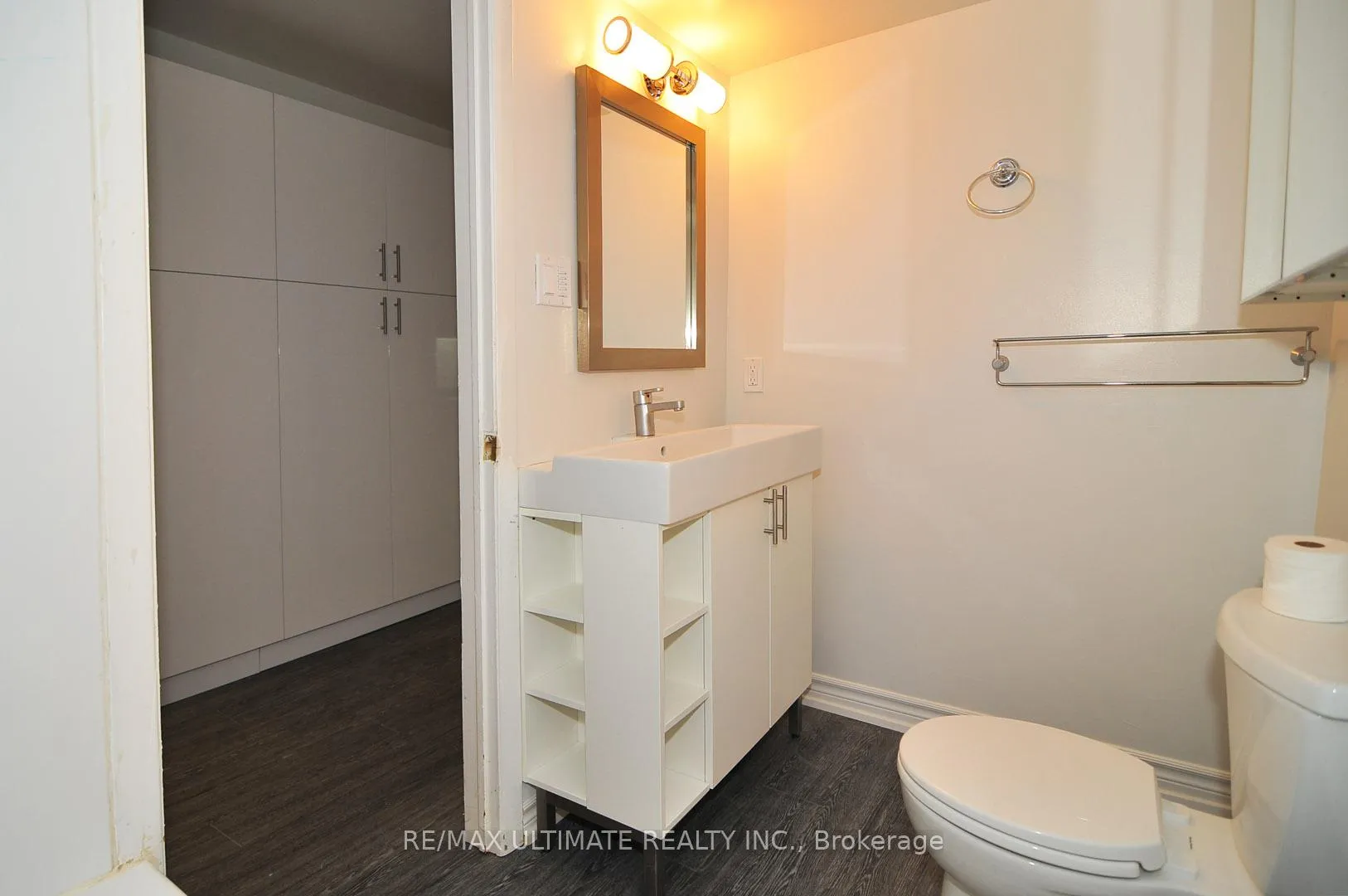 Photo 9 of Unit Unit 4 (Basement Unit), 8 Avion Avenue, Toronto, The Beaches — HOMEH