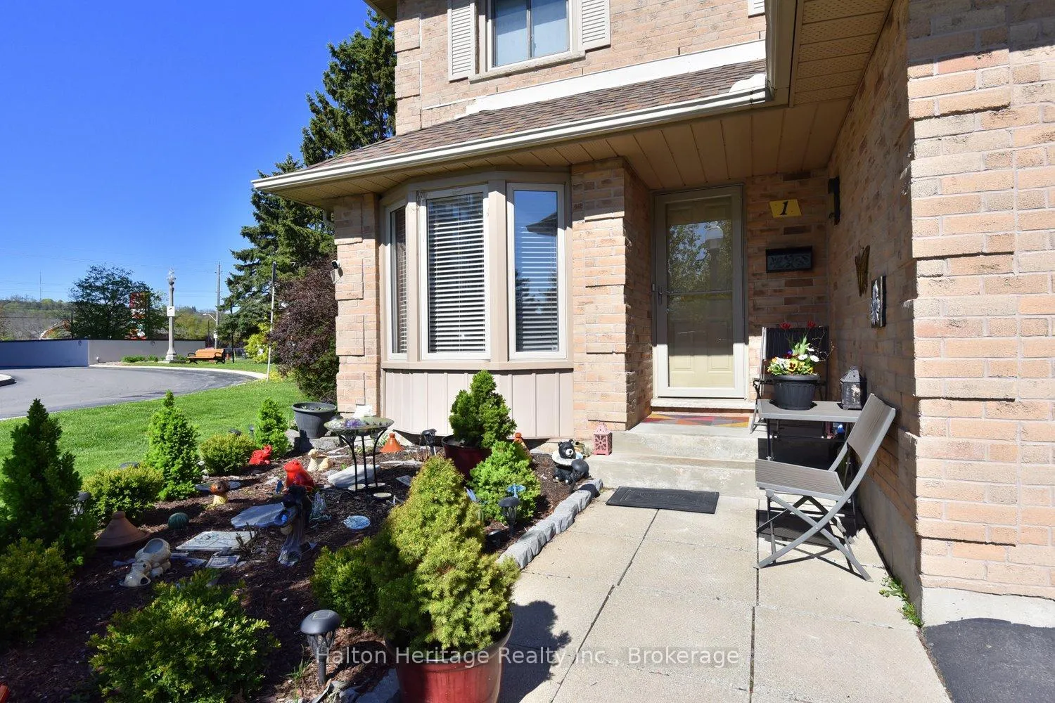 Photo 4 of Unit 1, 503 Highway 8, Hamilton, Stoney Creek — HOMEH