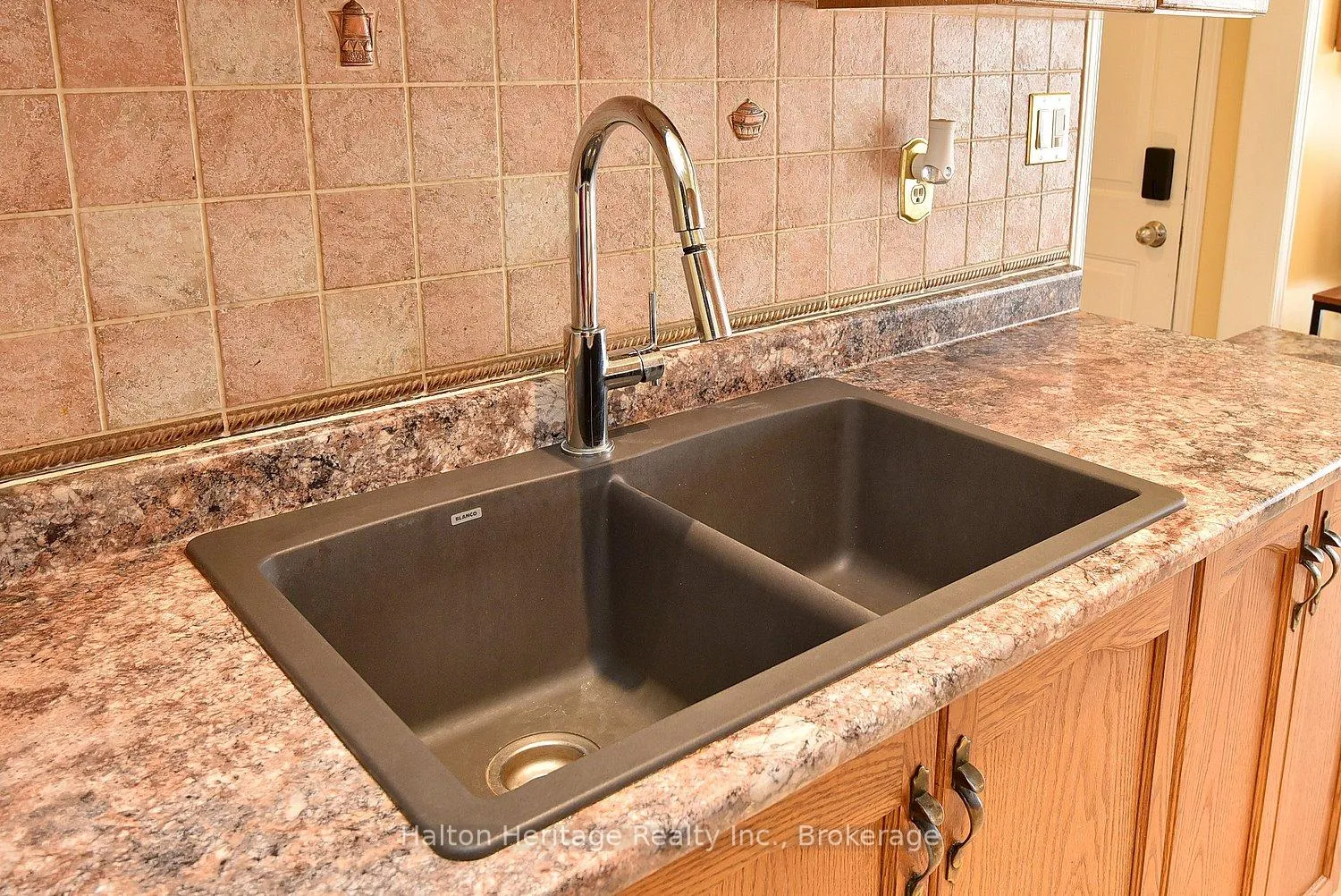 Photo 15 of Unit 1, 503 Highway 8, Hamilton, Stoney Creek — HOMEH
