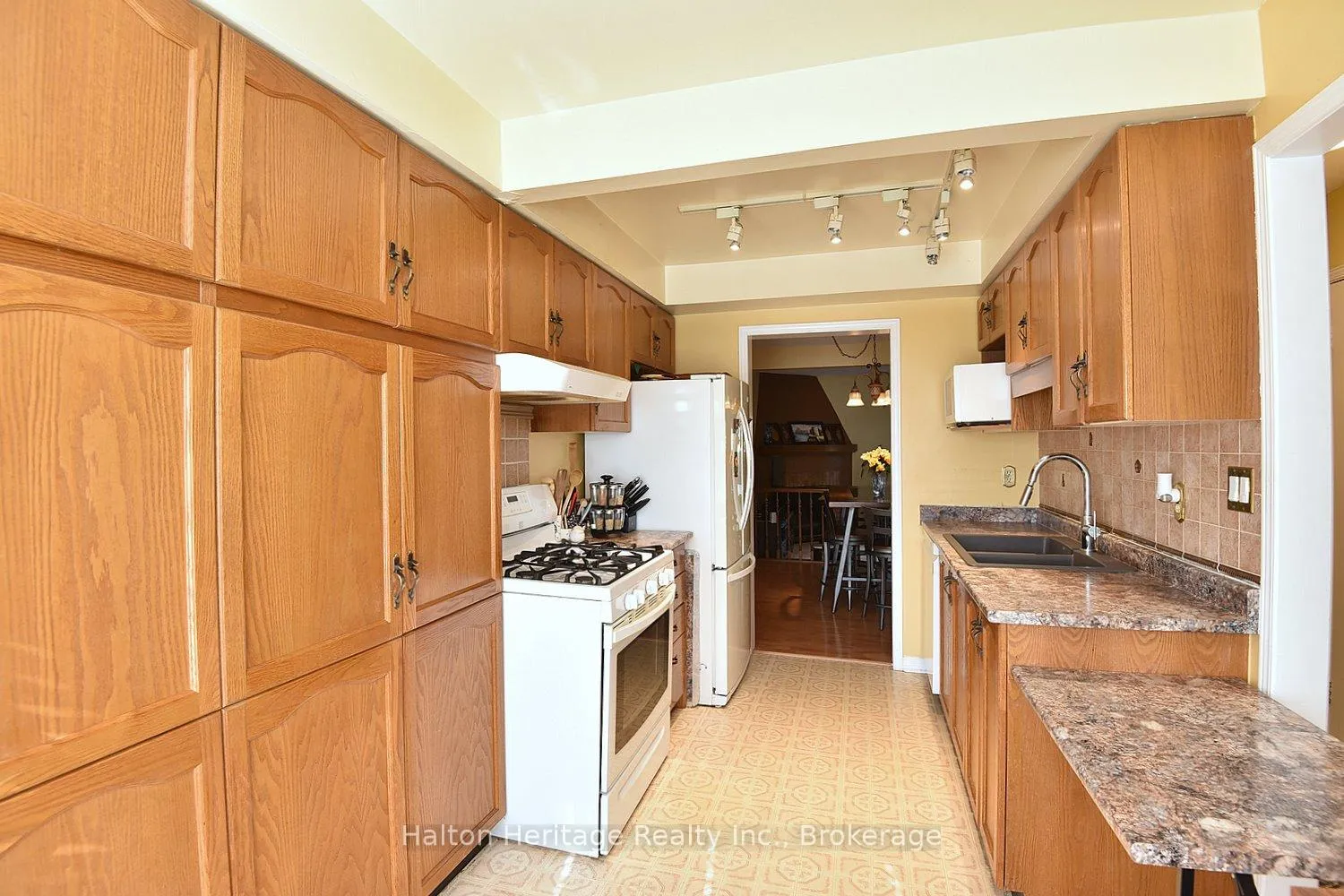 Photo 17 of Unit 1, 503 Highway 8, Hamilton, Stoney Creek — HOMEH