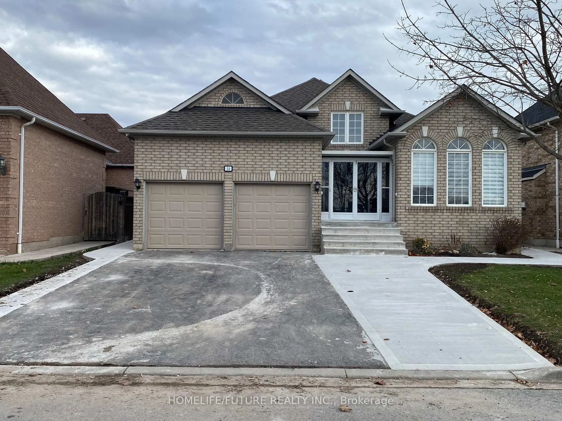Front of Unit Bsmt, 24 Temple-West Crescent