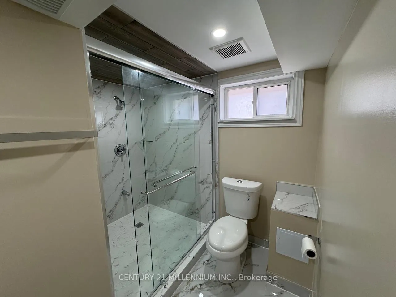 Photo 5 of Unit Lower, 43 Farmington Drive, Brampton, Brampton East — HOMEH