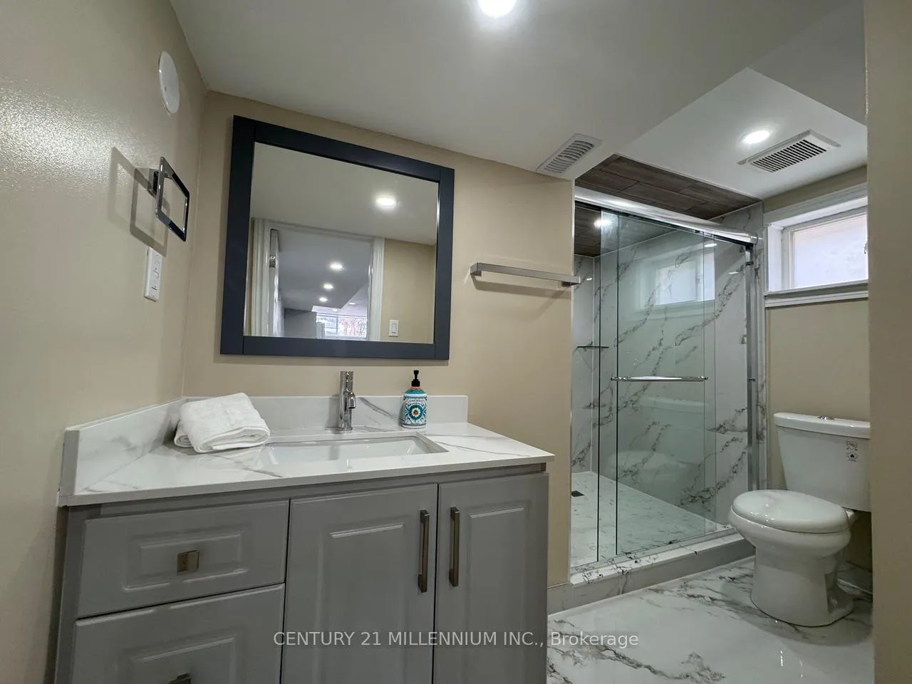 Photo 6 of Unit Lower, 43 Farmington Drive, Brampton, Brampton East — HOMEH