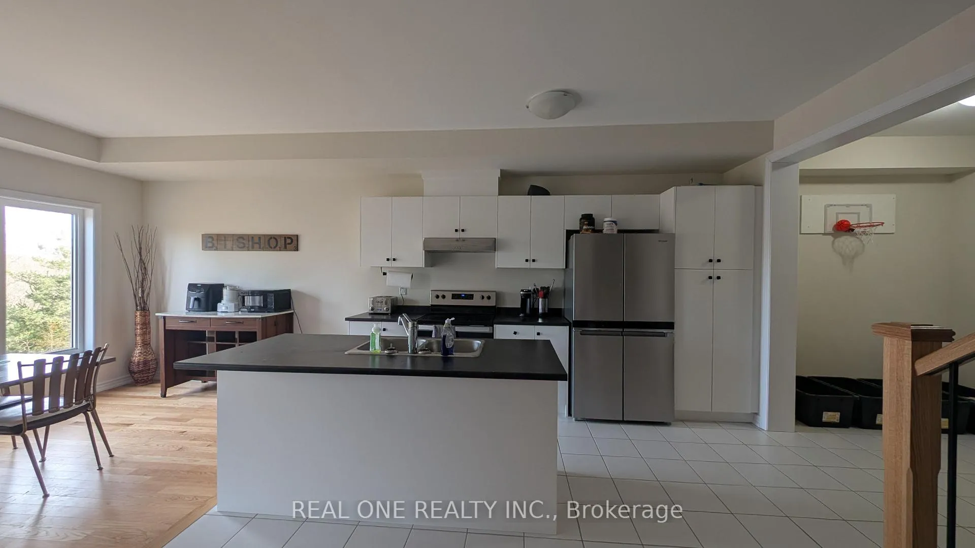 Photo 5 of 30 Senay Circle, Clarington, Courtice — HOMEH