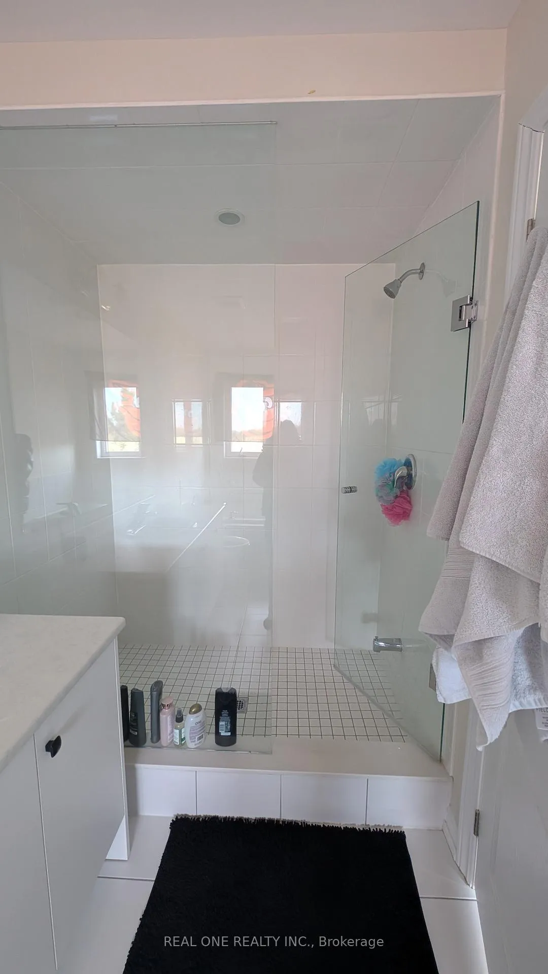 Photo 10 of 30 Senay Circle, Clarington, Courtice — HOMEH