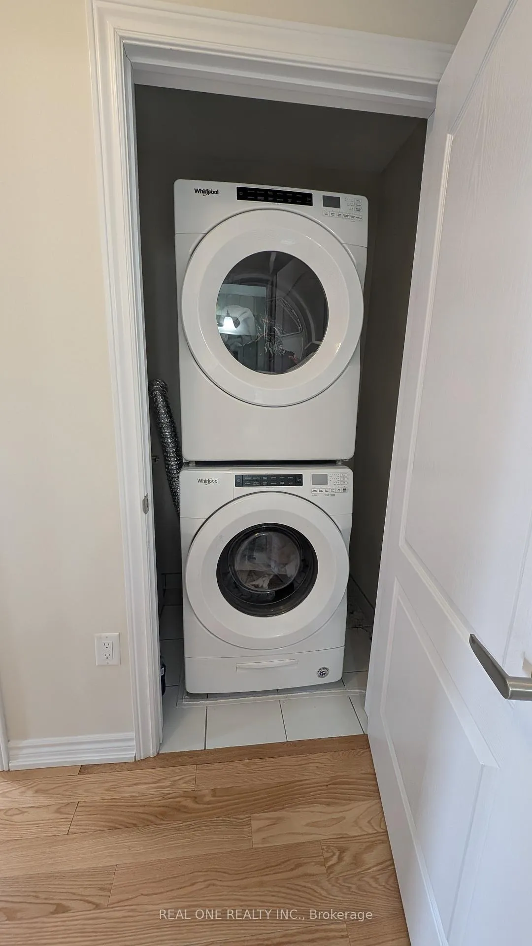 Photo 12 of 30 Senay Circle, Clarington, Courtice — HOMEH
