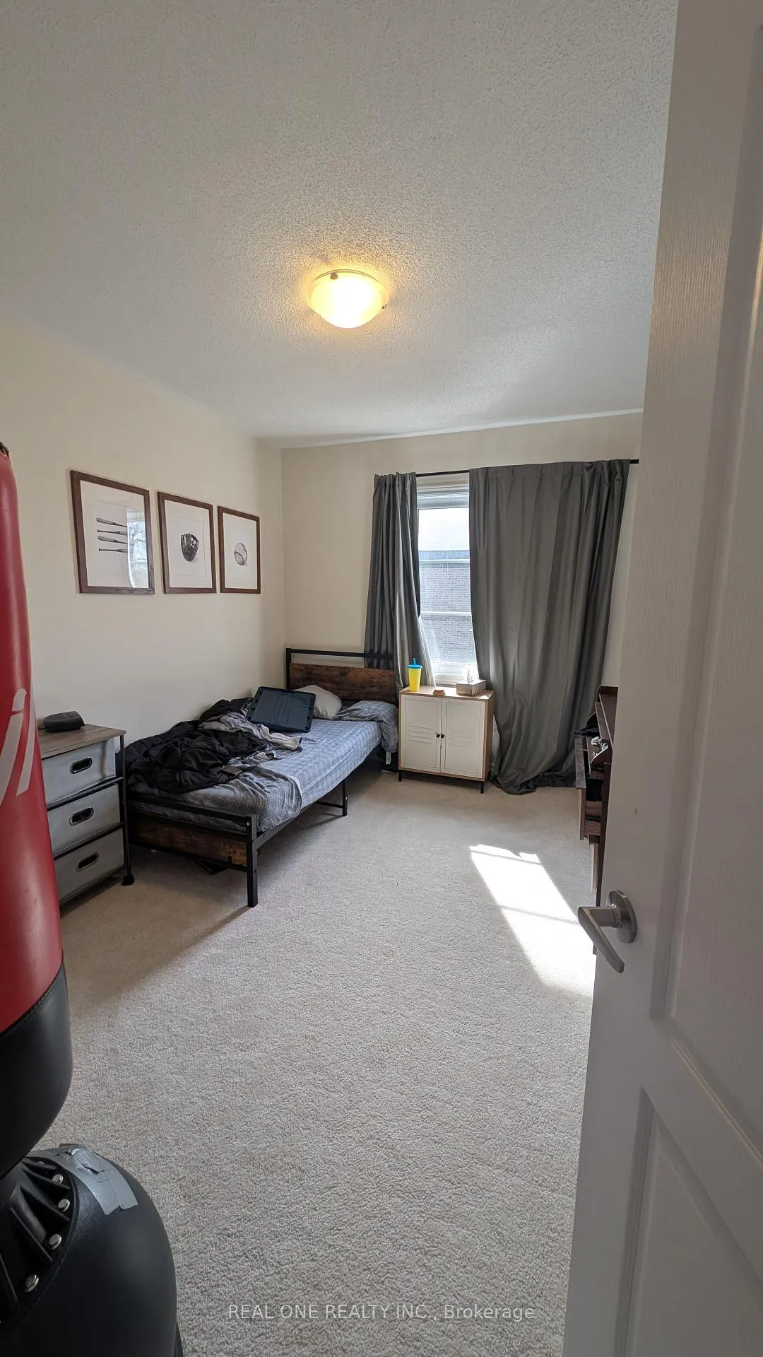 Photo 13 of 30 Senay Circle, Clarington, Courtice — HOMEH