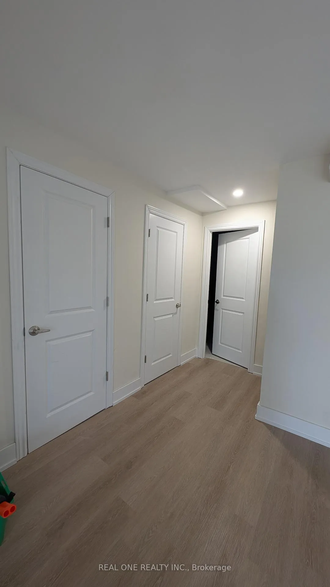 Photo 18 of 30 Senay Circle, Clarington, Courtice — HOMEH