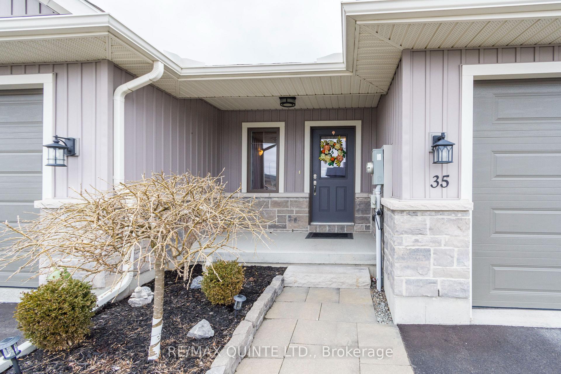 Photo 2 of 35 Glenview Crescent, Belleville, Belleville Ward — HOMEH