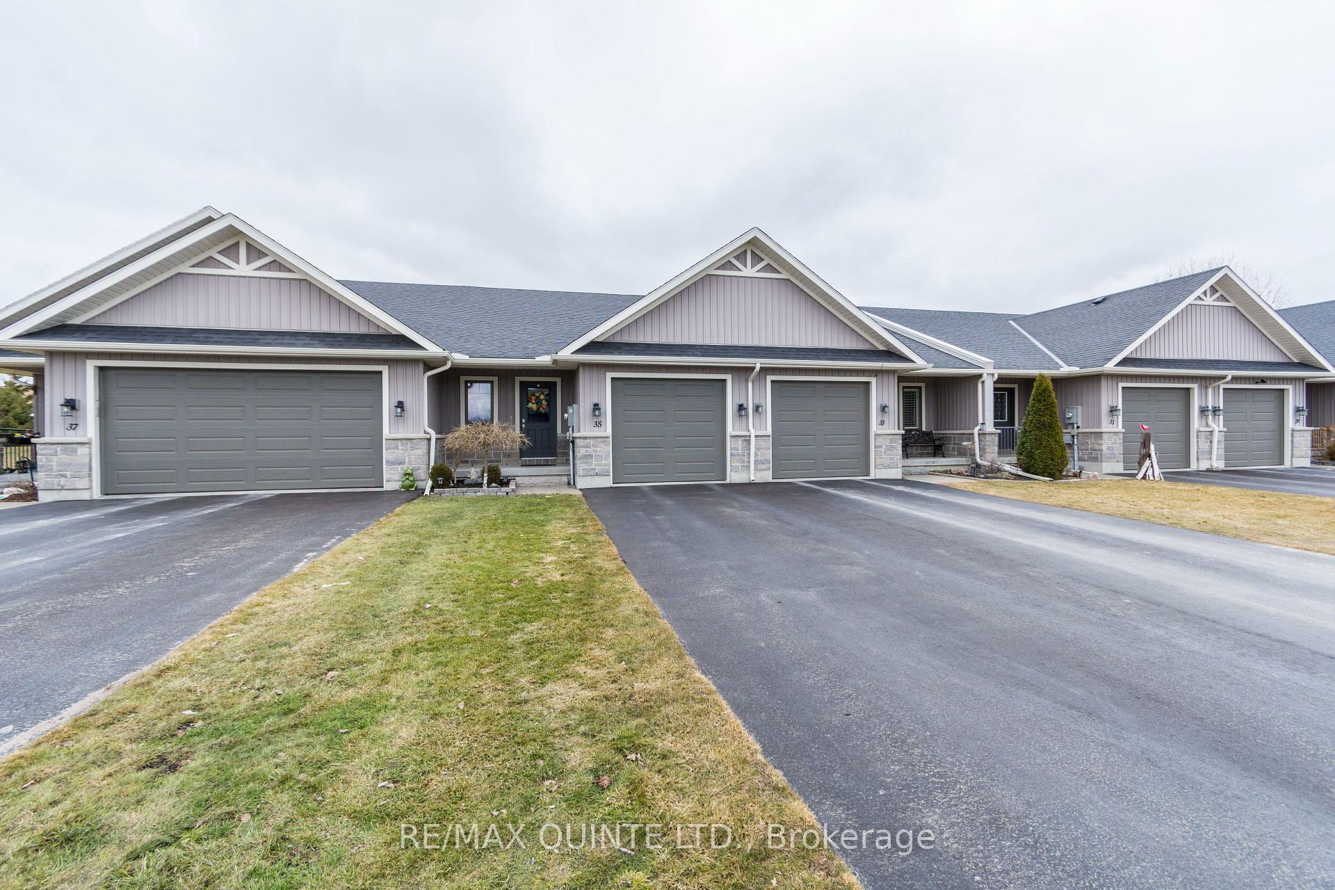 Photo 3 of 35 Glenview Crescent, Belleville, Belleville Ward — HOMEH