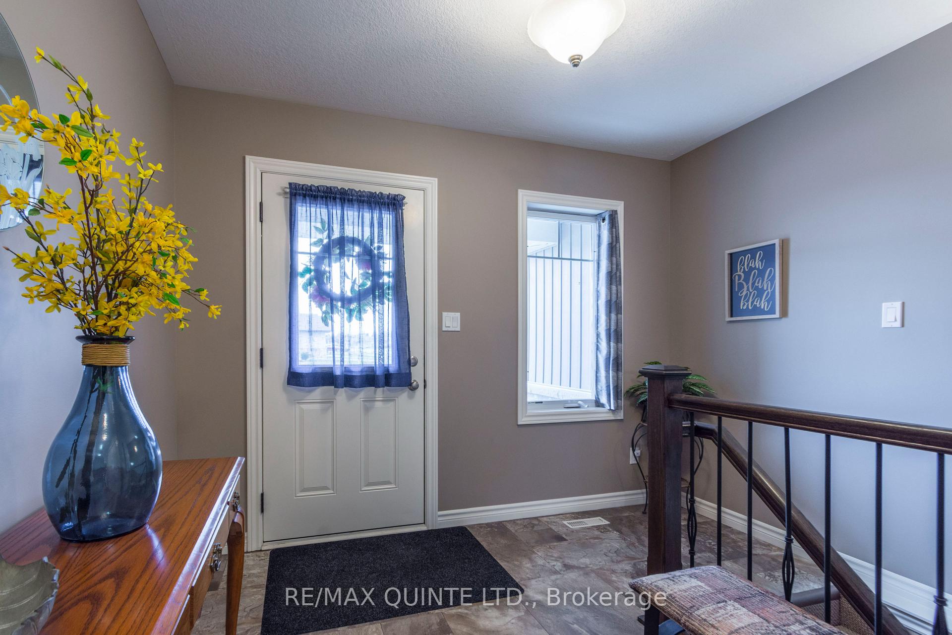 Photo 4 of 35 Glenview Crescent, Belleville, Belleville Ward — HOMEH