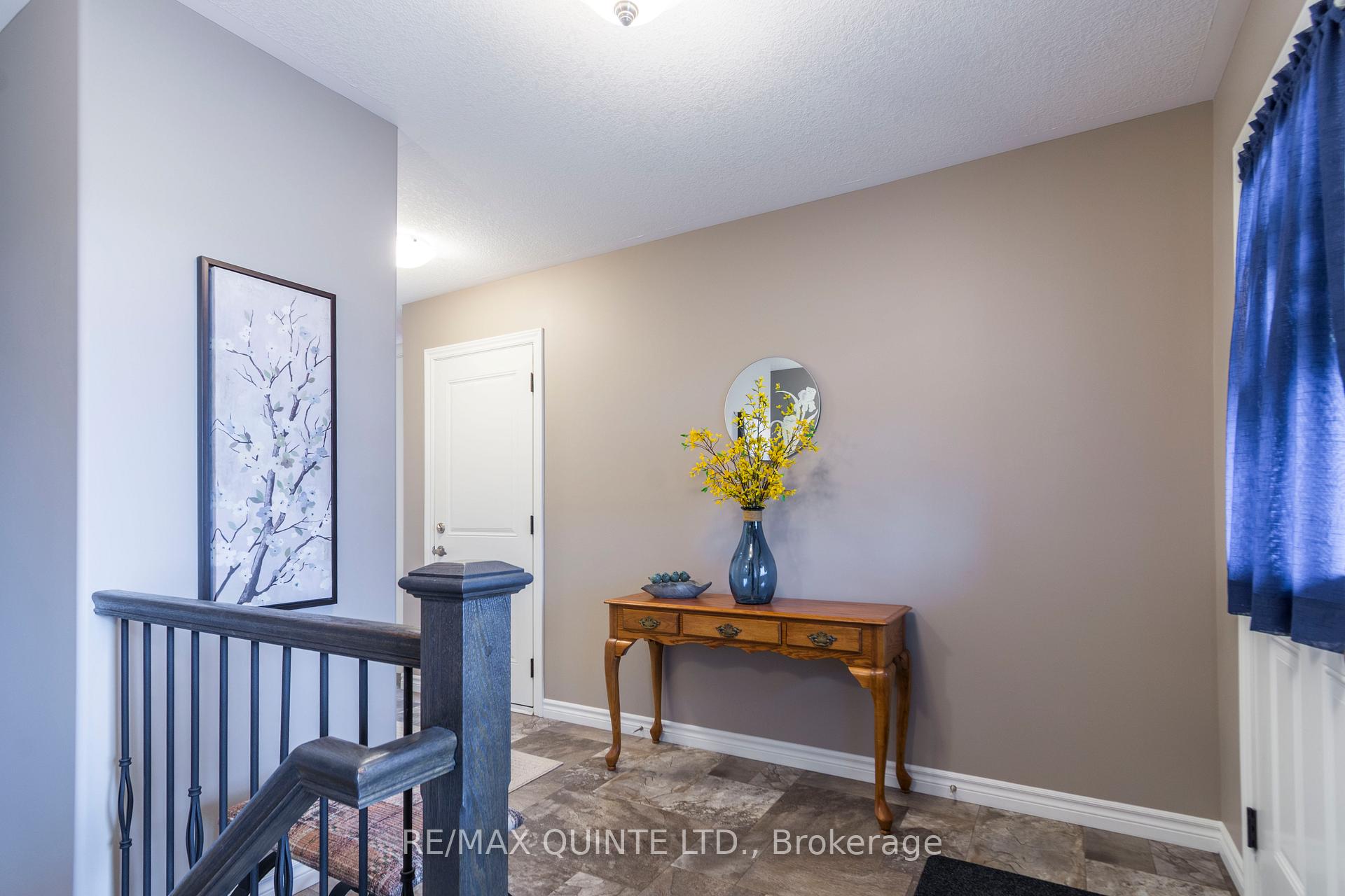 Photo 5 of 35 Glenview Crescent, Belleville, Belleville Ward — HOMEH