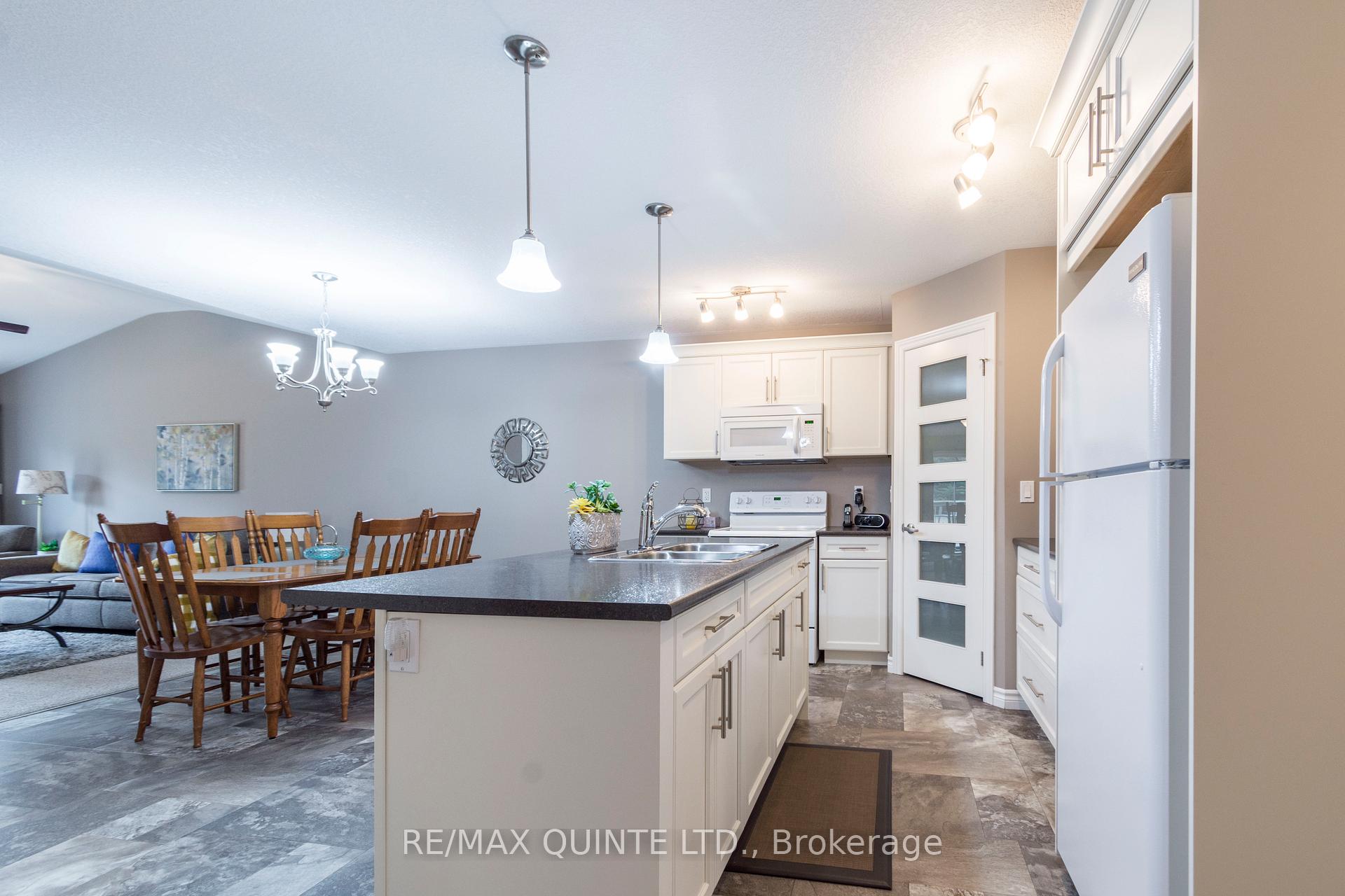 Photo 6 of 35 Glenview Crescent, Belleville, Belleville Ward — HOMEH