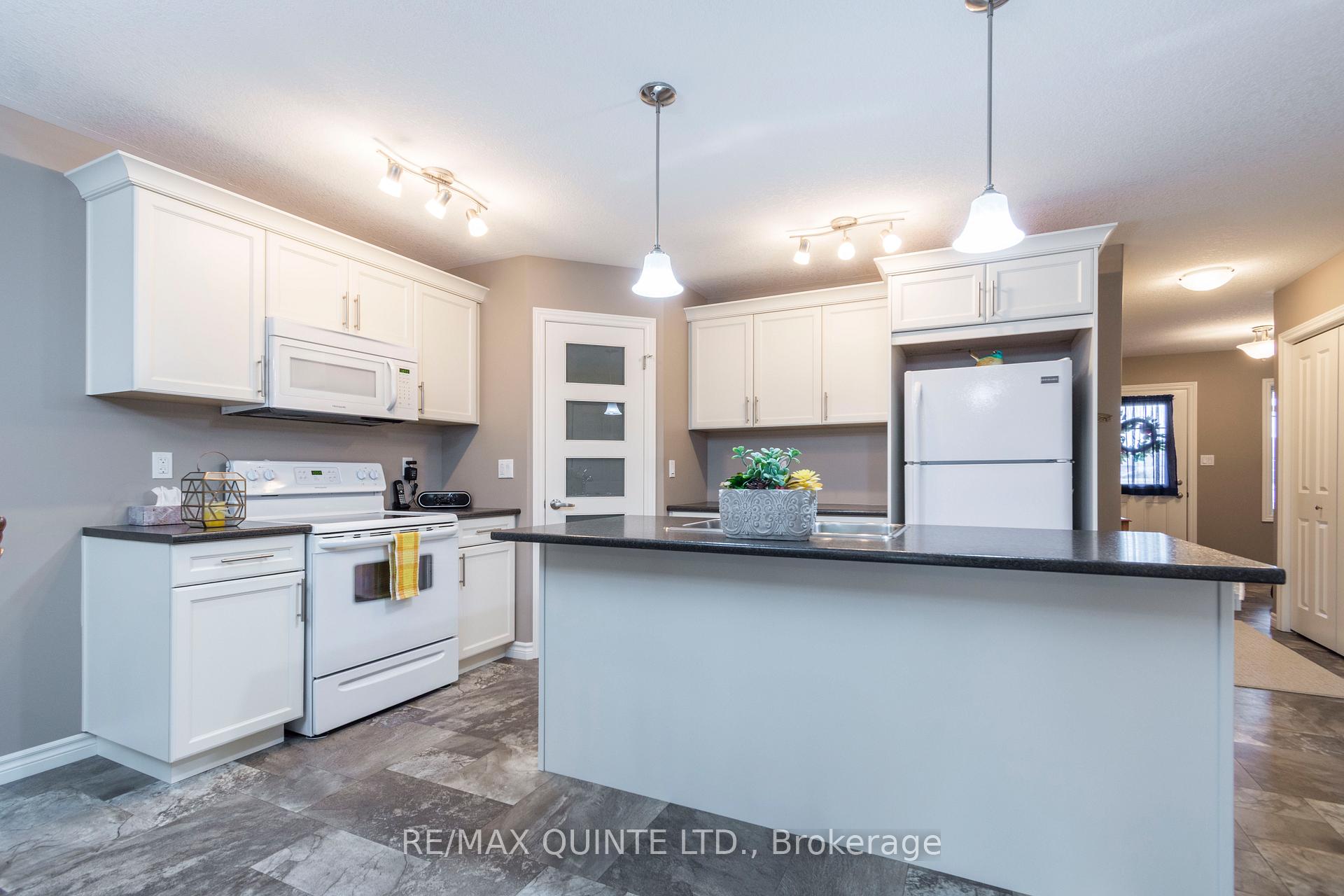 Photo 7 of 35 Glenview Crescent, Belleville, Belleville Ward — HOMEH