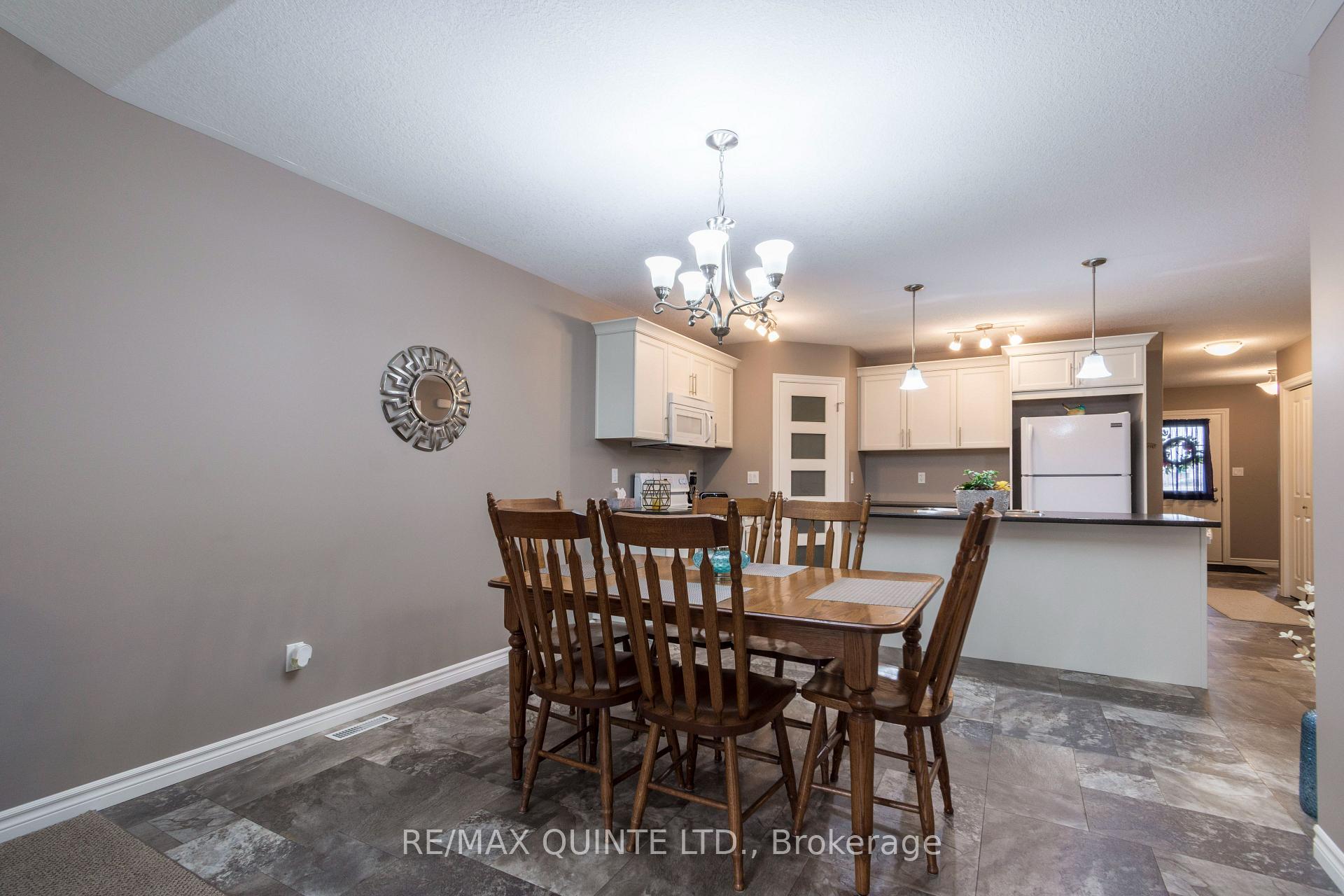 Photo 12 of 35 Glenview Crescent, Belleville, Belleville Ward — HOMEH