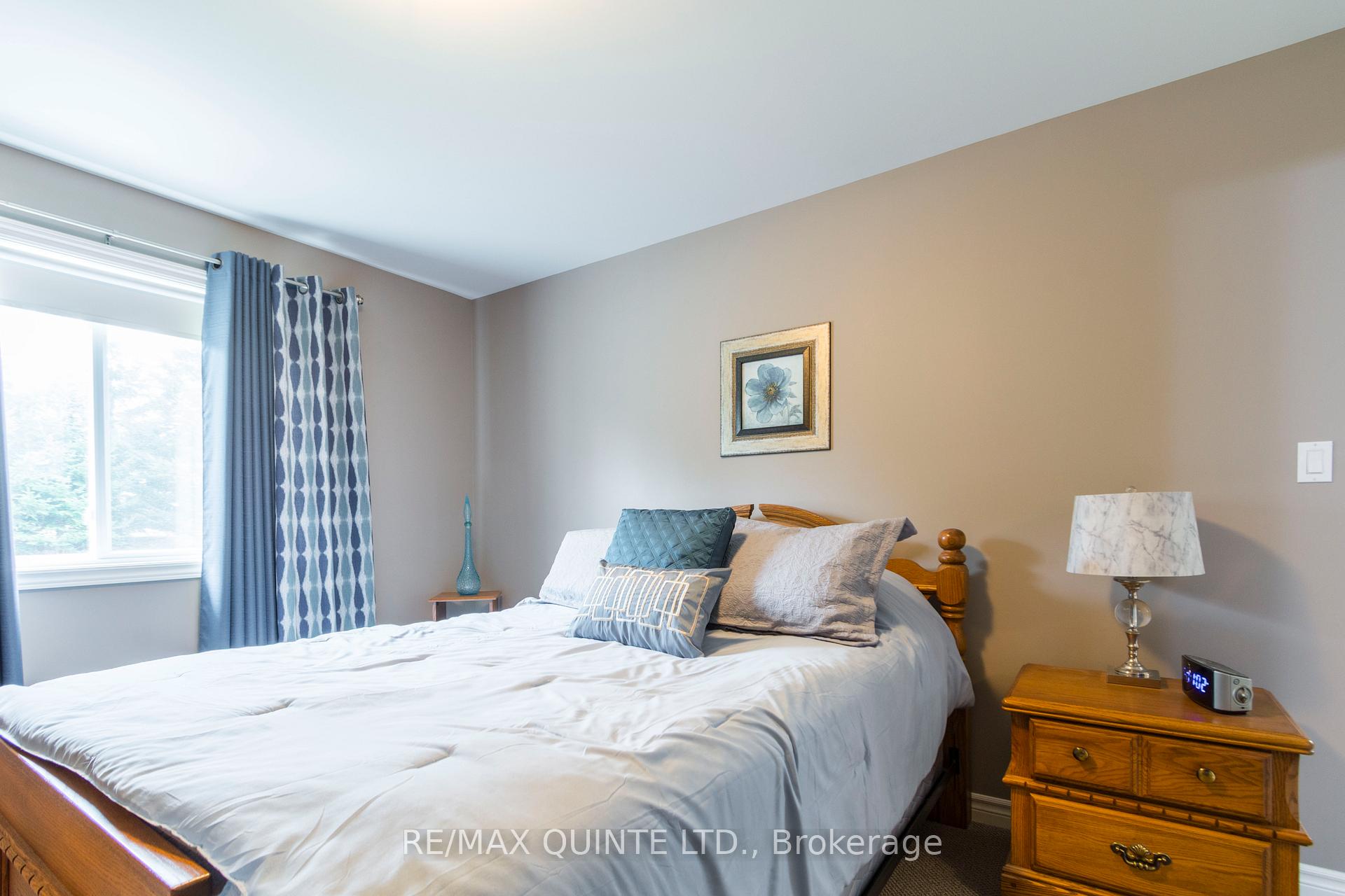 Photo 17 of 35 Glenview Crescent, Belleville, Belleville Ward — HOMEH