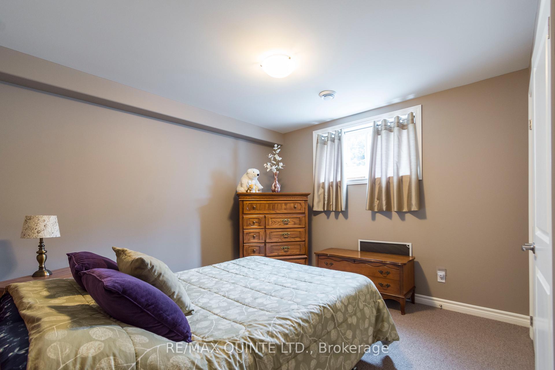 Photo 23 of 35 Glenview Crescent, Belleville, Belleville Ward — HOMEH