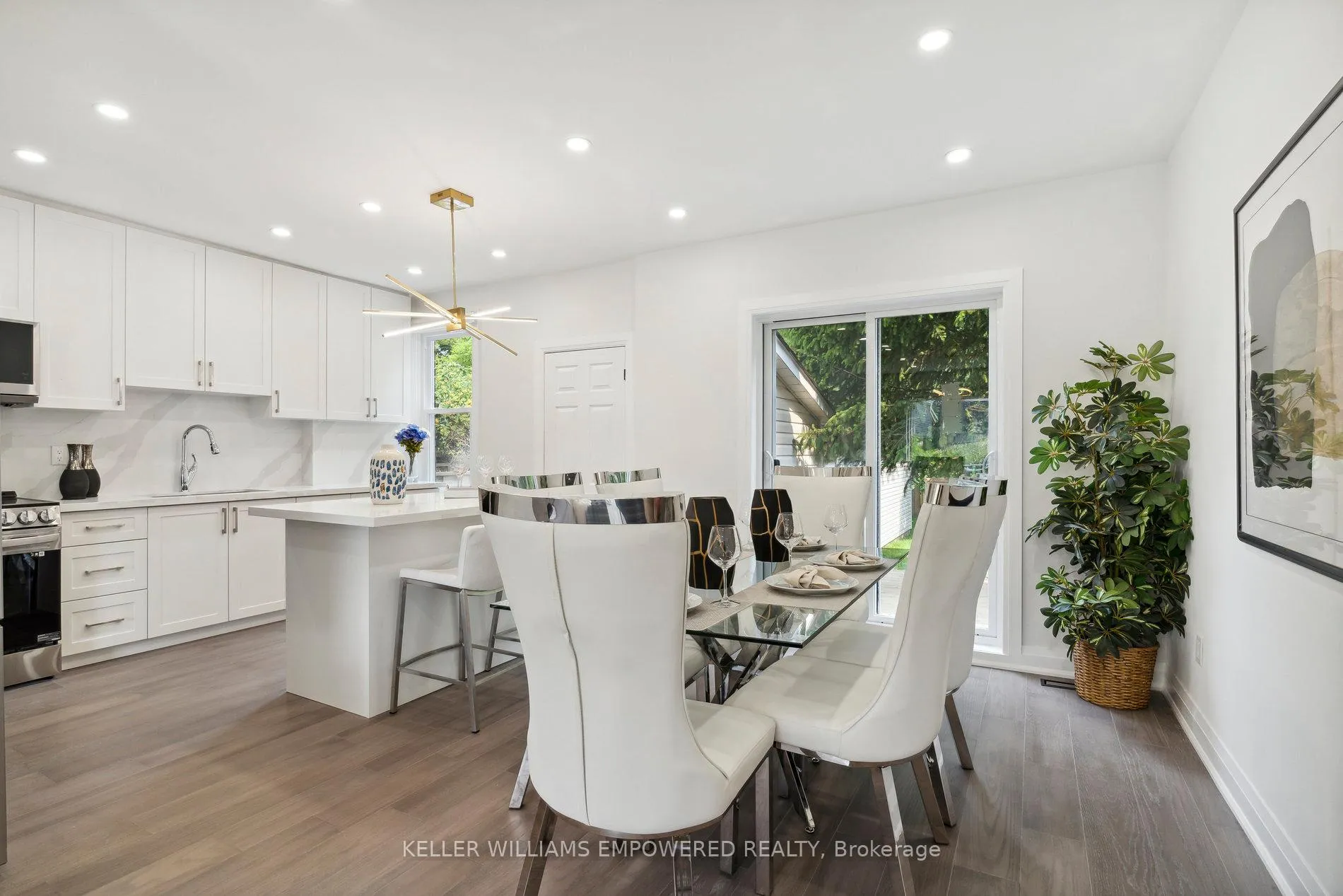 Photo 12 of 352 Millwood Road, Toronto, Mount Pleasant East — HOMEH