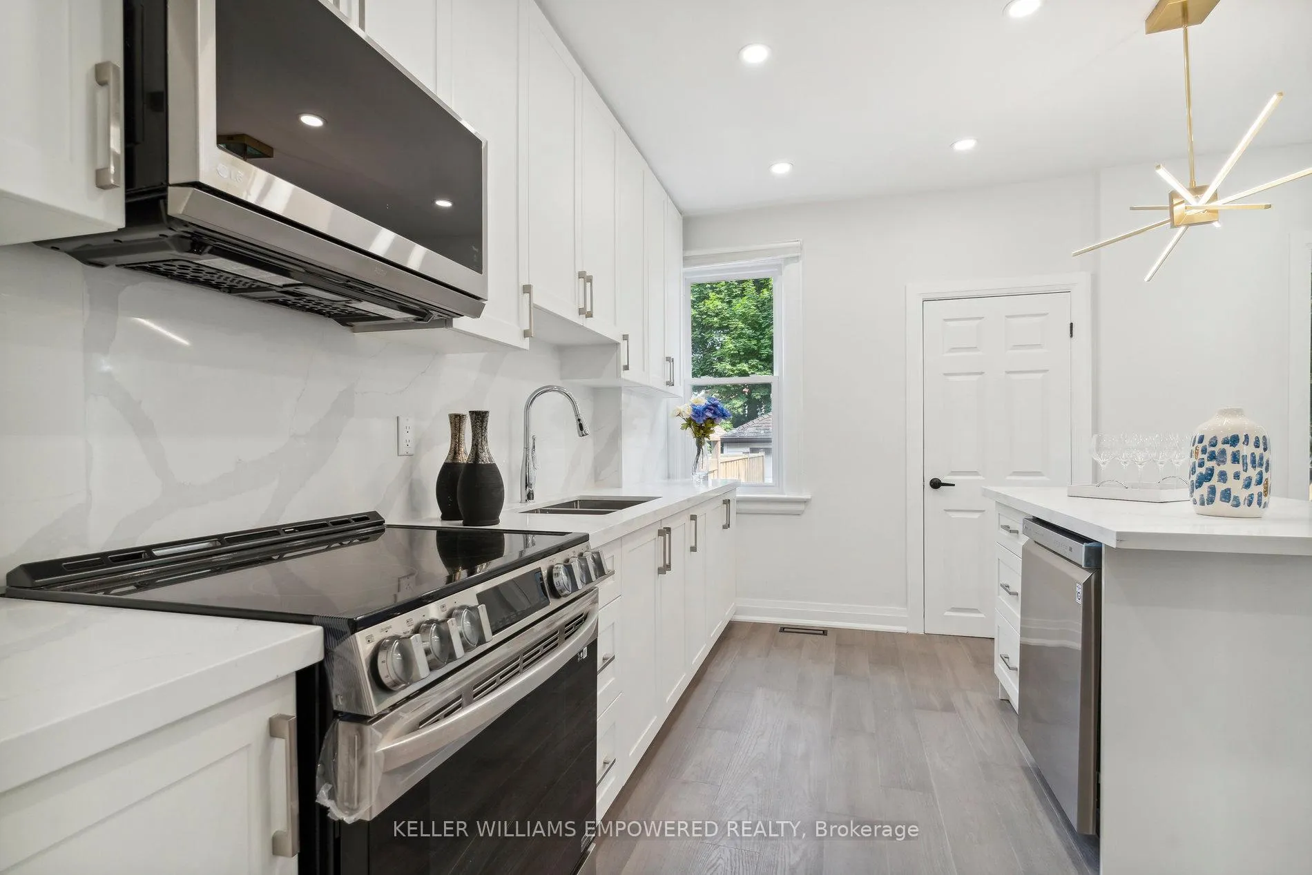 Photo 15 of 352 Millwood Road, Toronto, Mount Pleasant East — HOMEH