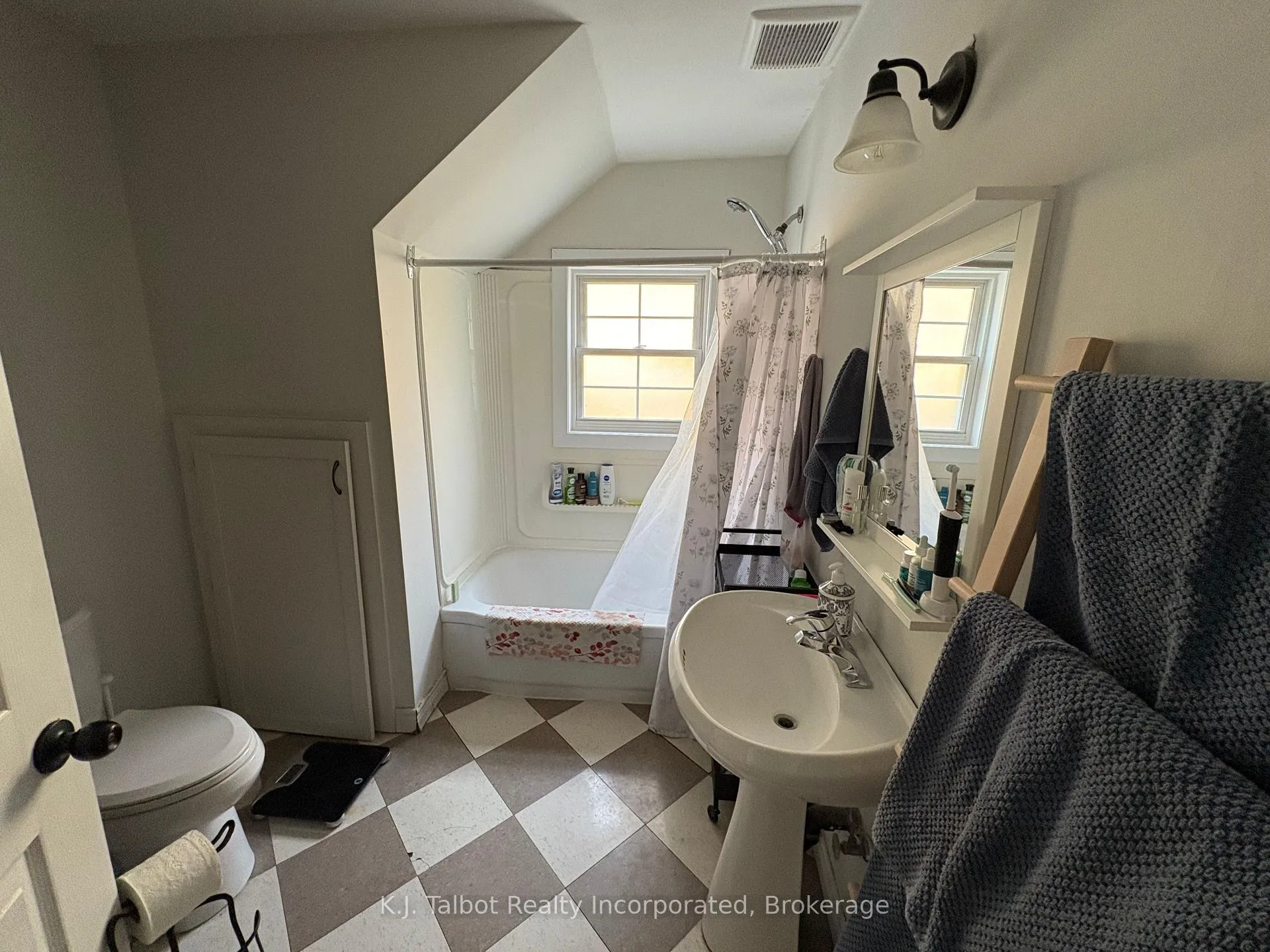 Photo 5 of Unit UNIT 1, 44 Huron Street, Central Huron, Clinton — HOMEH
