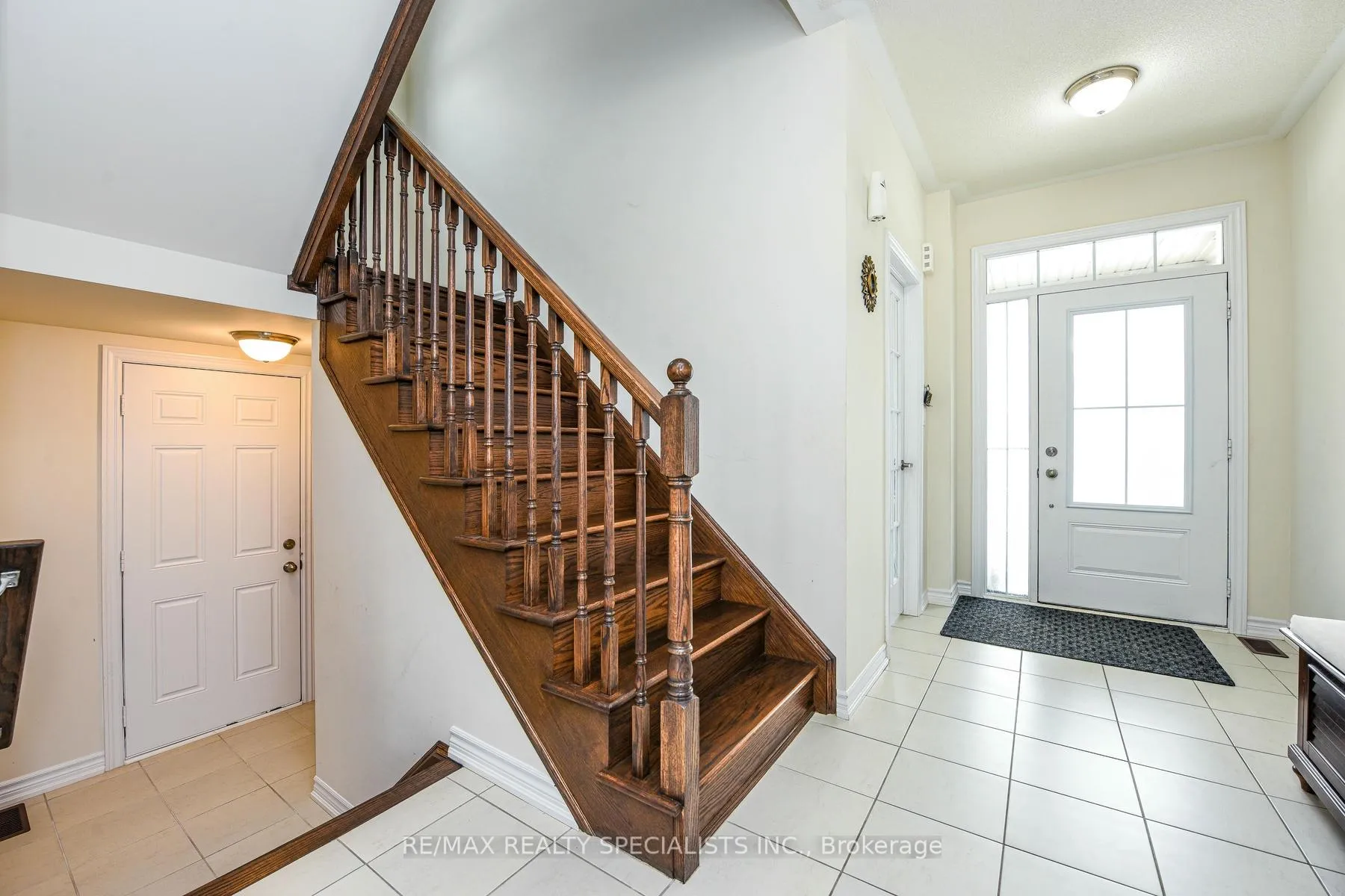 Photo 6 of 30 Portman Street, Caledon, Rural Caledon — HOMEH