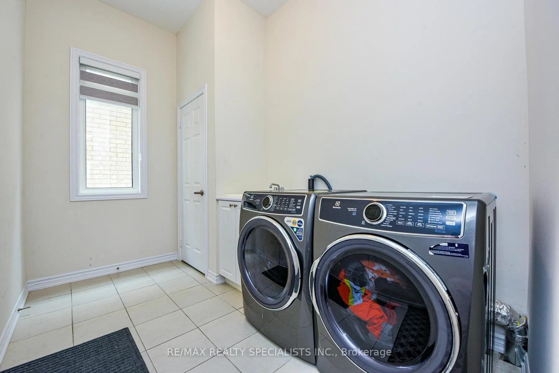 Photo 10 of 30 Portman Street, Caledon, Rural Caledon — HOMEH