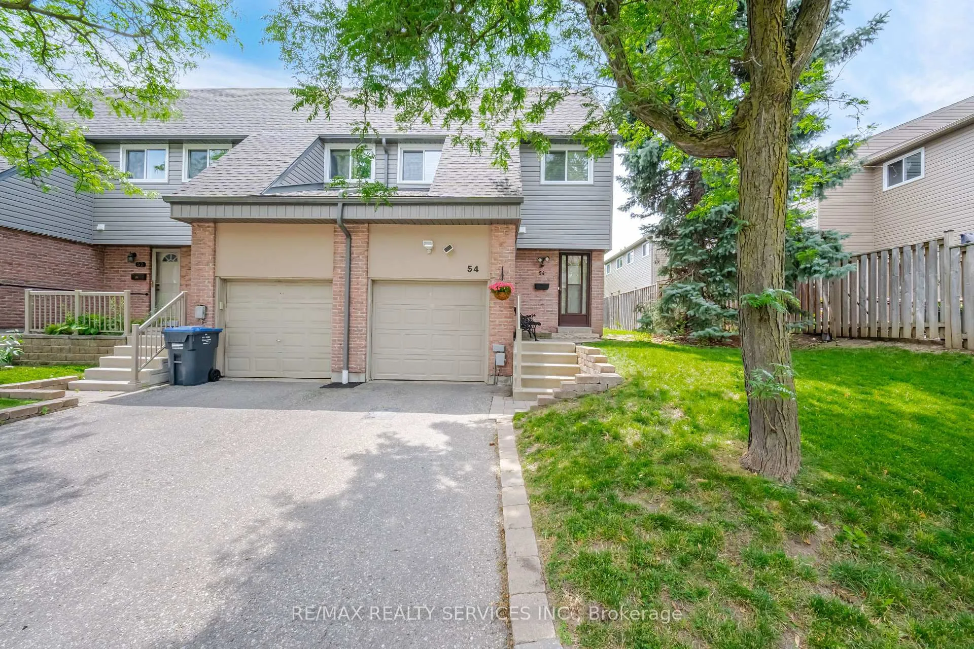Photo 1 of 54 Tara Park Crescent, Brampton, Brampton North — HOMEH