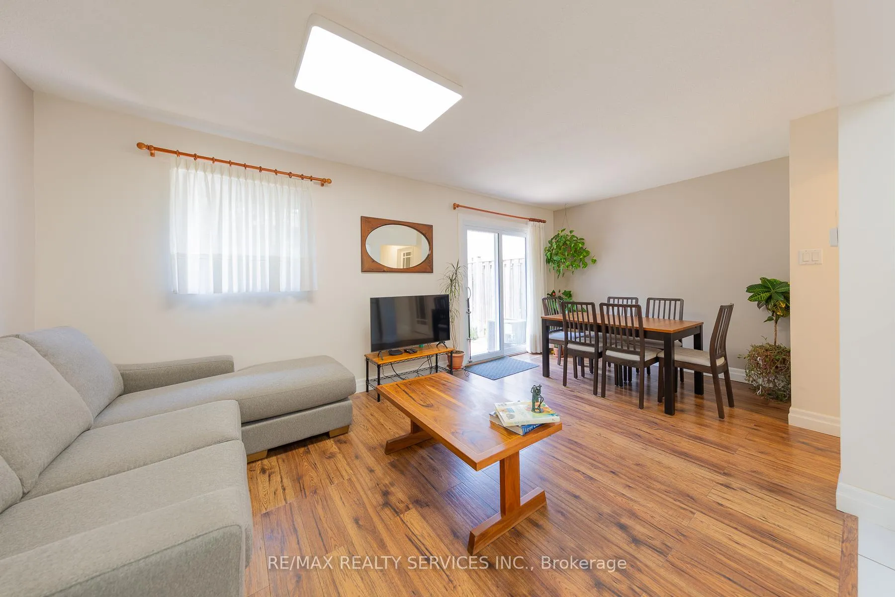 Photo 11 of 54 Tara Park Crescent, Brampton, Brampton North — HOMEH