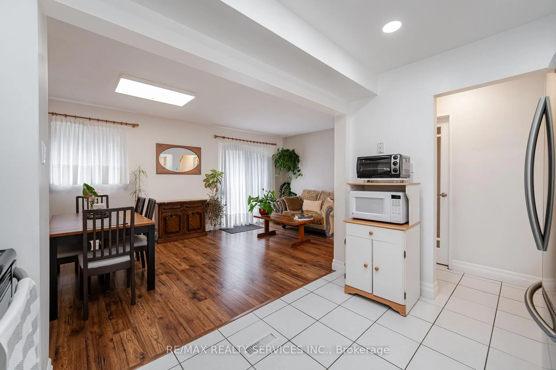 Photo 13 of 54 Tara Park Crescent, Brampton, Brampton North — HOMEH