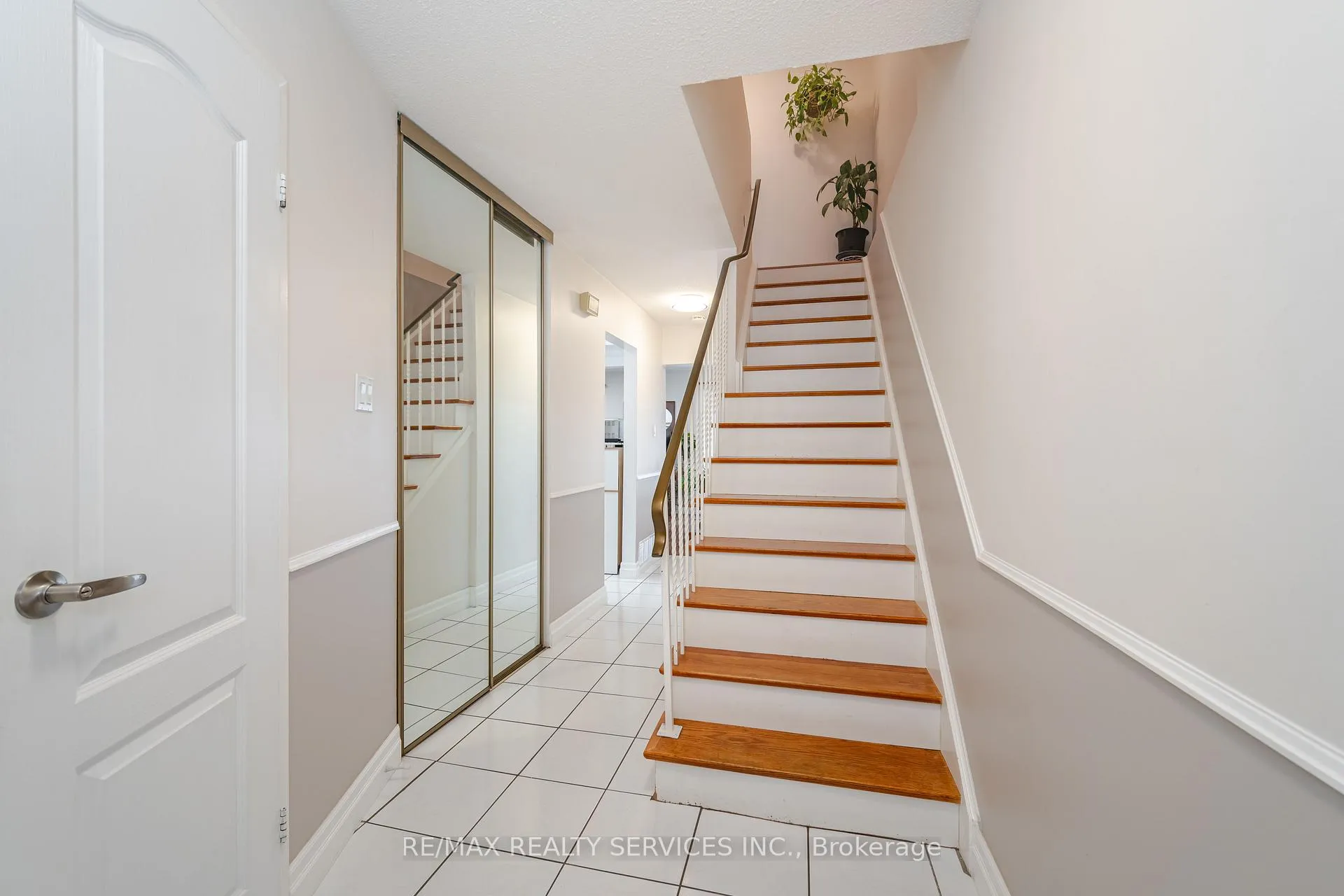 Photo 15 of 54 Tara Park Crescent, Brampton, Brampton North — HOMEH