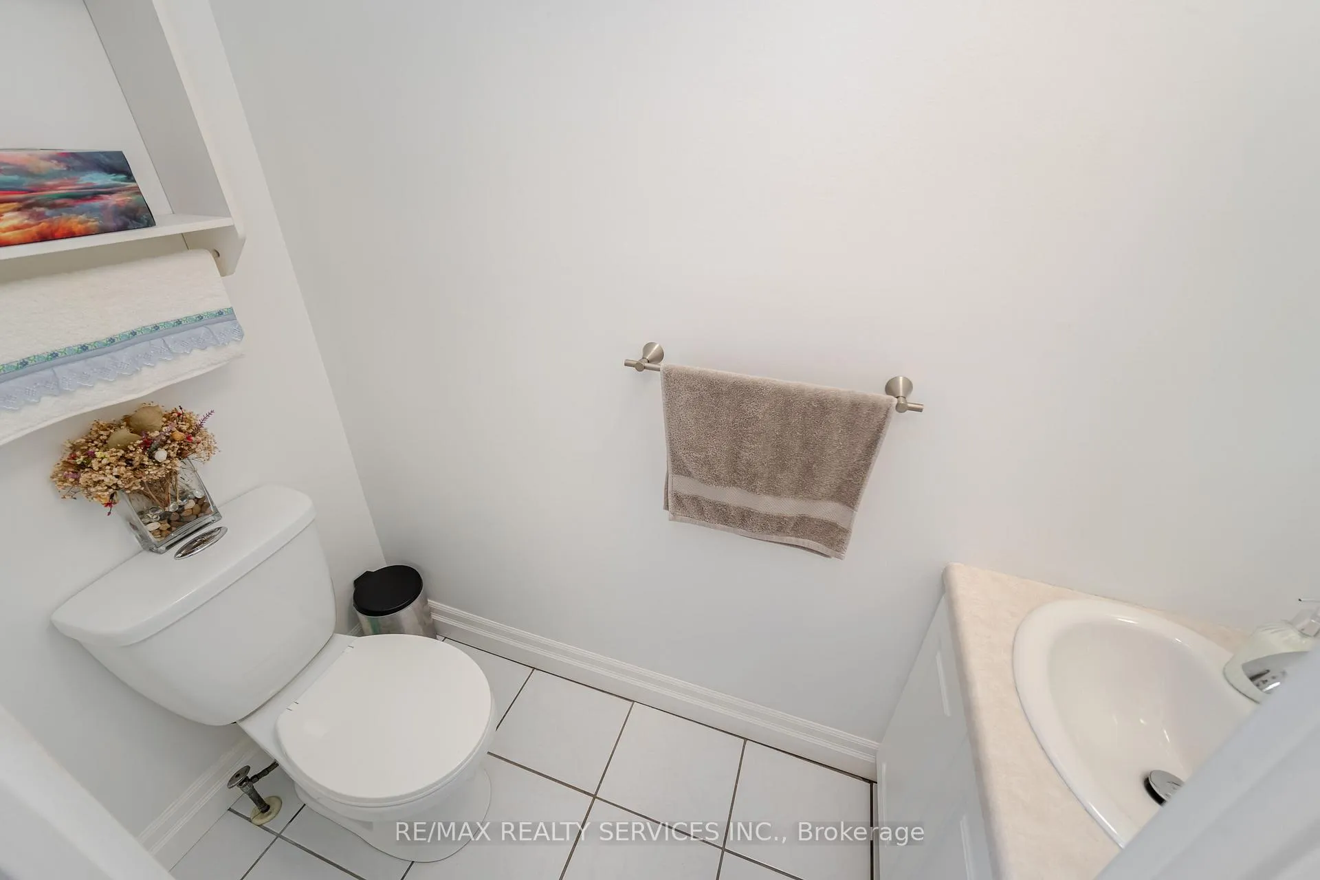 Photo 16 of 54 Tara Park Crescent, Brampton, Brampton North — HOMEH