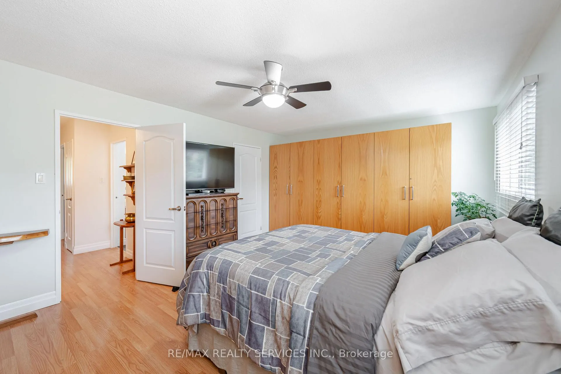 Photo 19 of 54 Tara Park Crescent, Brampton, Brampton North — HOMEH