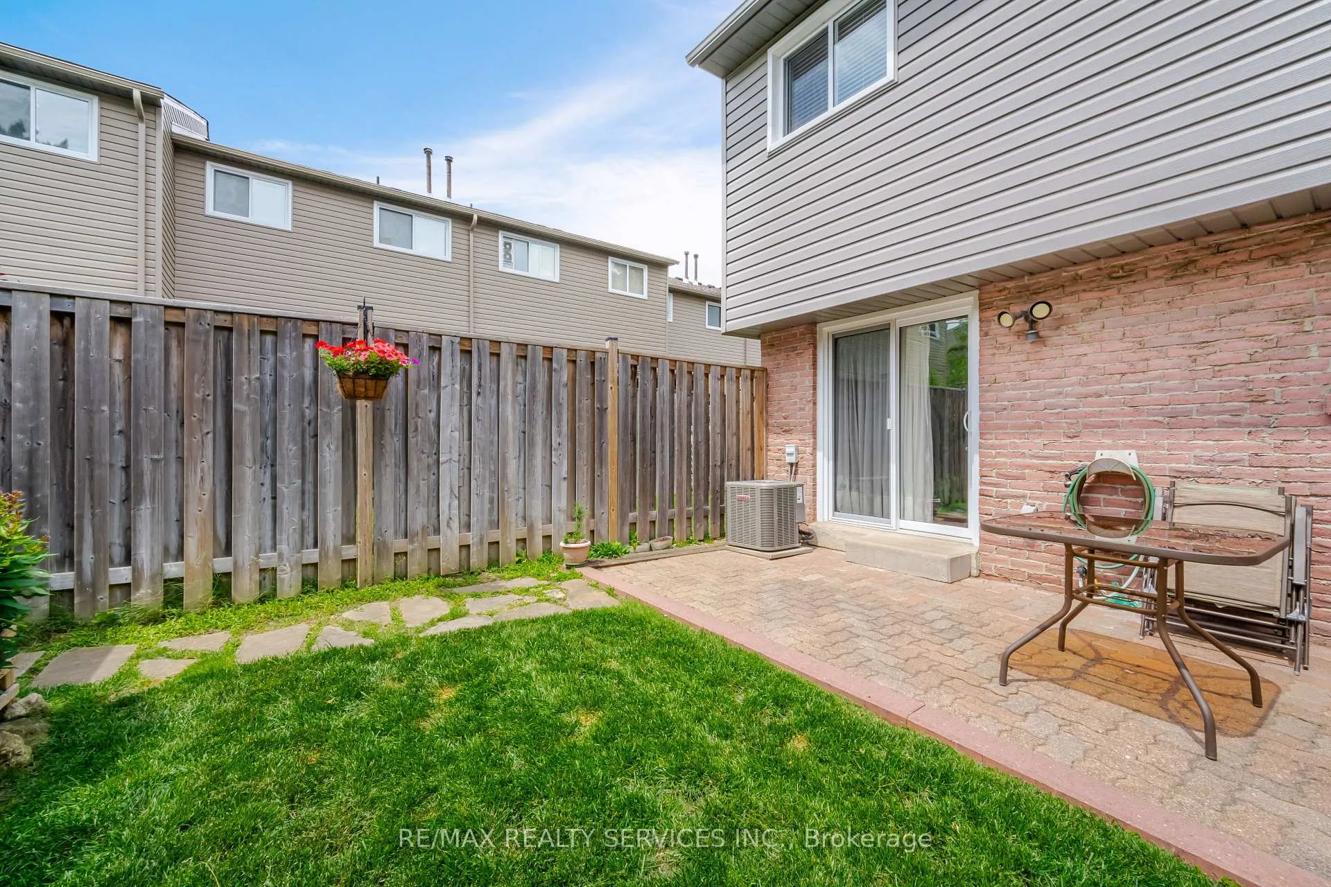 Photo 37 of 54 Tara Park Crescent, Brampton, Brampton North — HOMEH