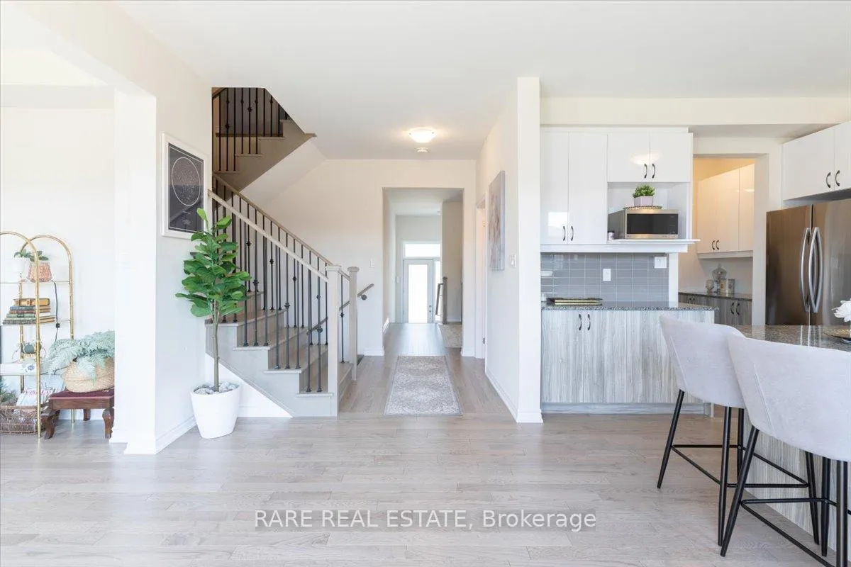 Photo 4 of 96 Berkely Street, Wasaga Beach — HOMEH